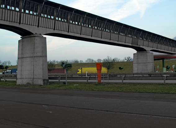 Miller e Maranta, autostrada A13, passerella pedonale a Sevelen, 1990. (Foto: Paolo Fumagalli)