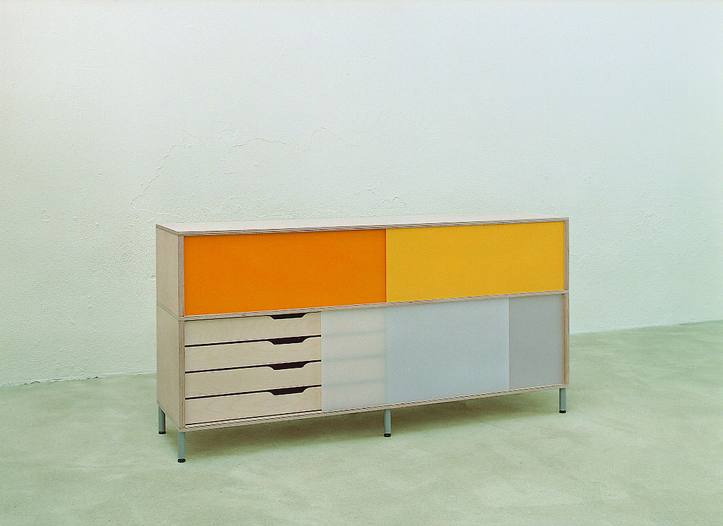 Bunt und präzise: ein Sideboard aus dem Möbelsystem des Winterthurers Stefan Irion
