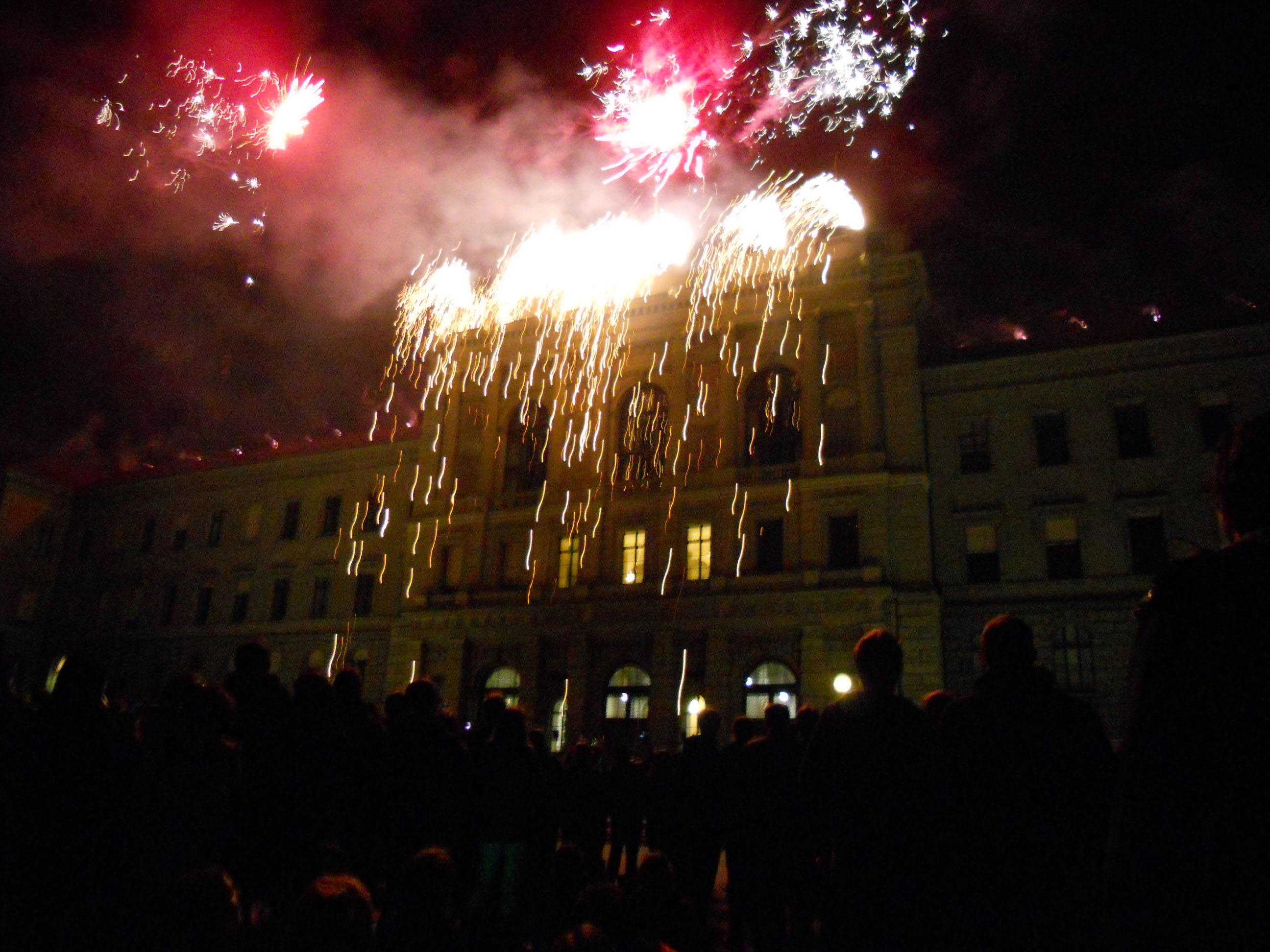 Feuerwerk auf der Dachterrasse des ETH-Hauptgebäudes