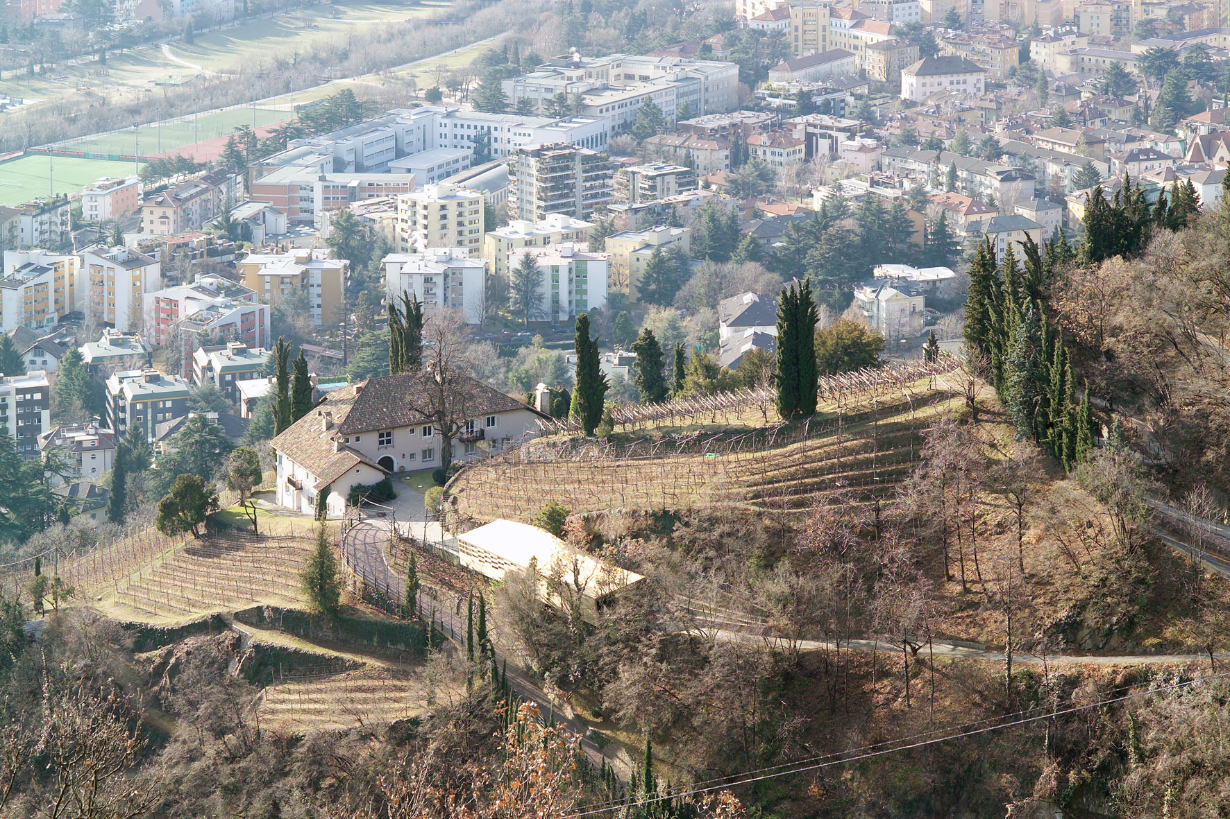 Landwirtschaftliches Betriebsgebäude am Egghof, Bozen. Architektur: Susanne Waiz, 2008