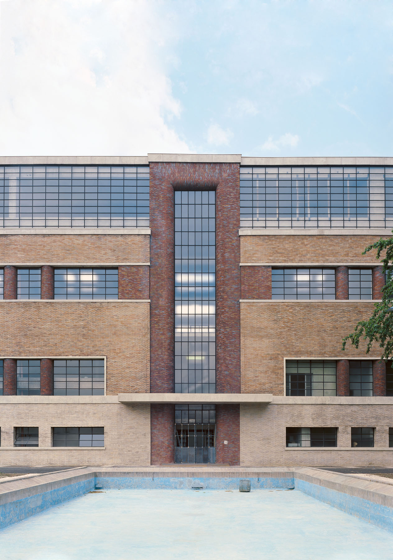 Teilsanierung des ehemaligen Alumix-Werkes, Bozen. Architektur: Valentino Andriolo, 2009