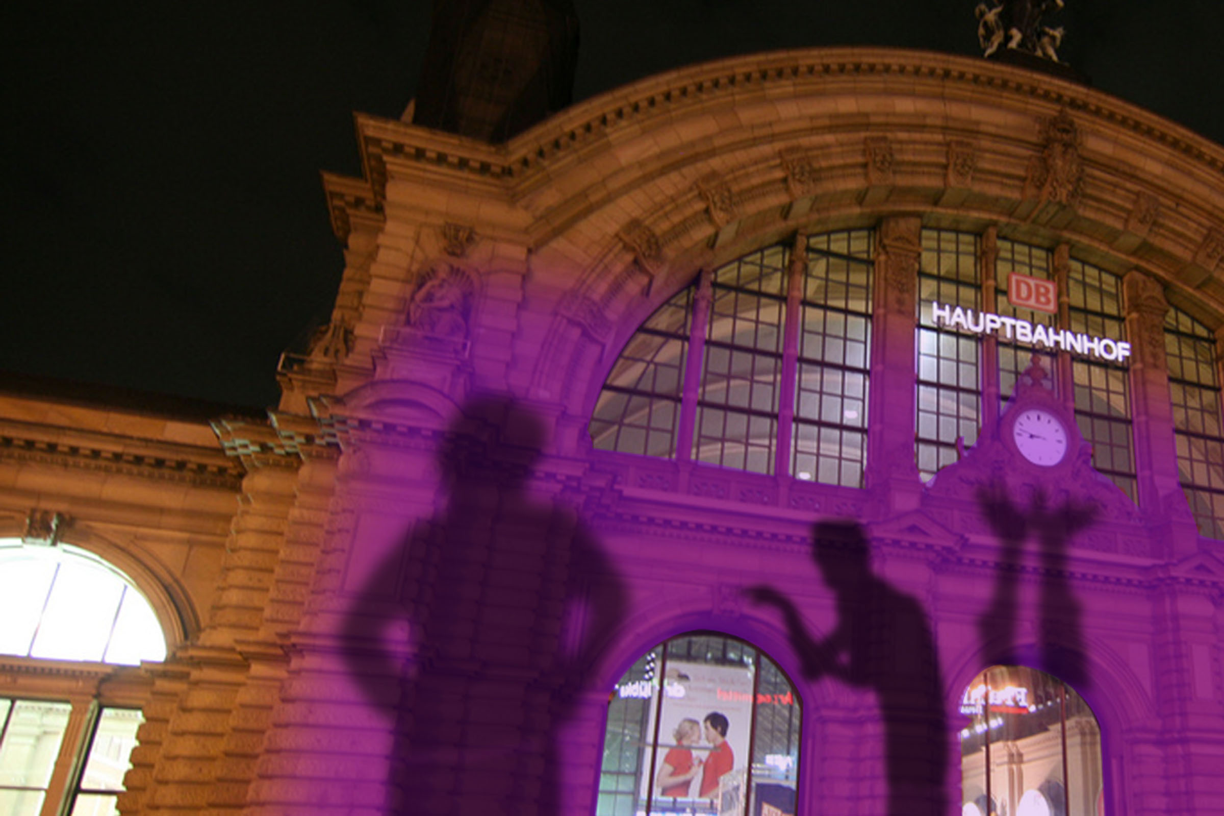 «Lichterloh» der FH Mainz am Frankfurter Hauptbahnhof