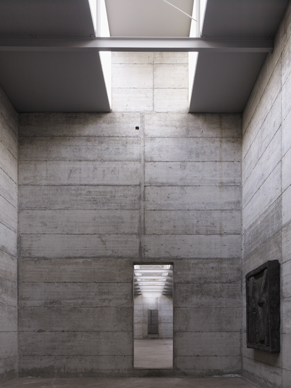 Museum La Congiunta, Giornico TI,: Oberlichter leiten das Tageslicht in die Räume. Peter Märkli, 1992