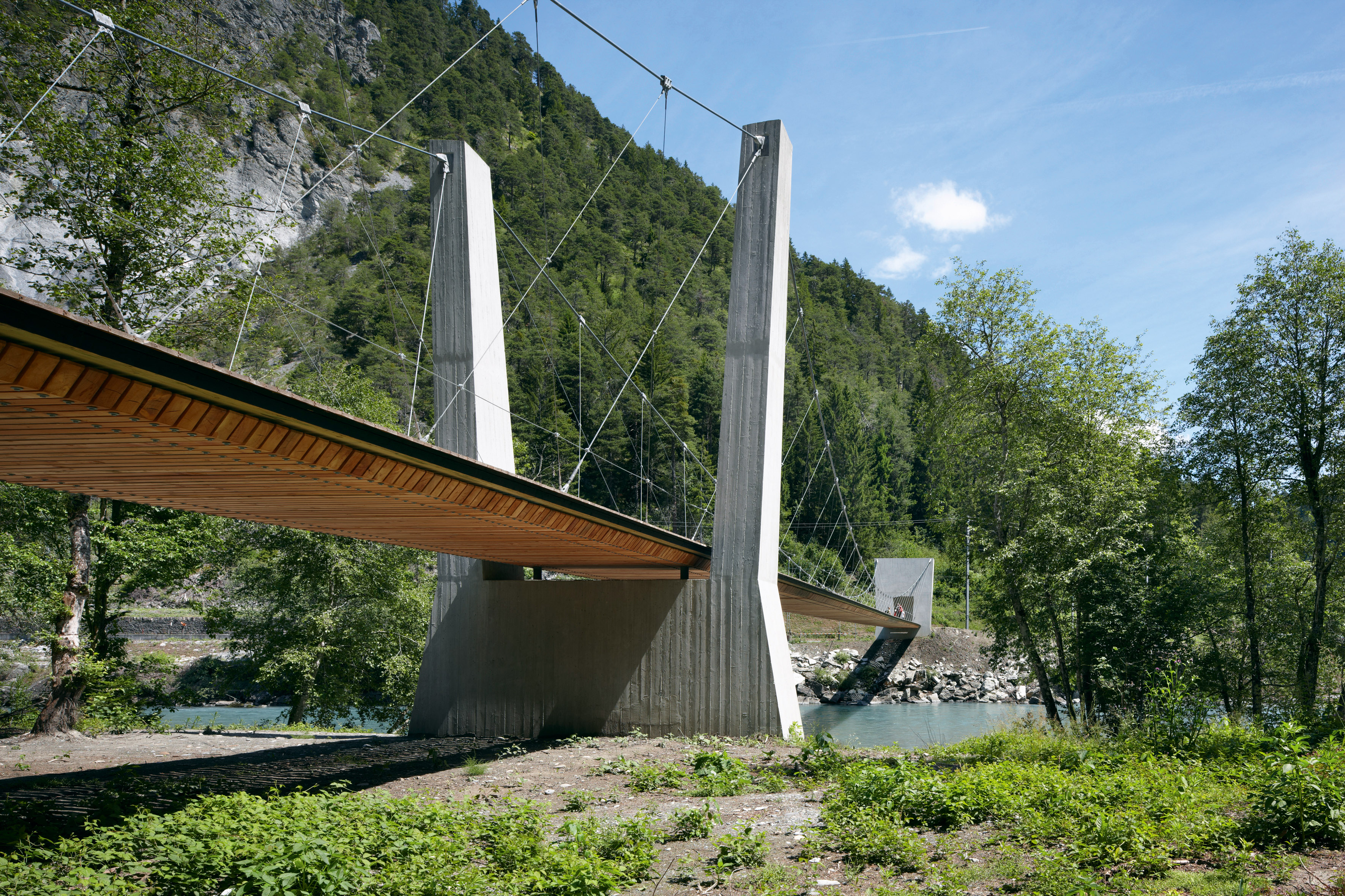 «Punt Ruinaulta» über den Hinterrhein bei Trin