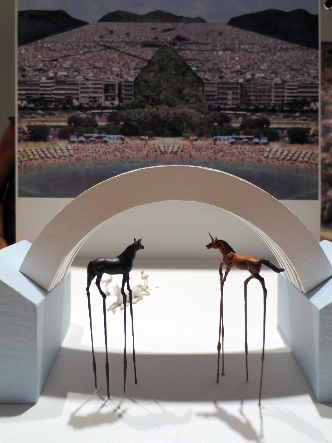 Trotz der ökonomischen Krise sind Kreativität und Poesie in den Projekten spürbar. Modell von KM properties