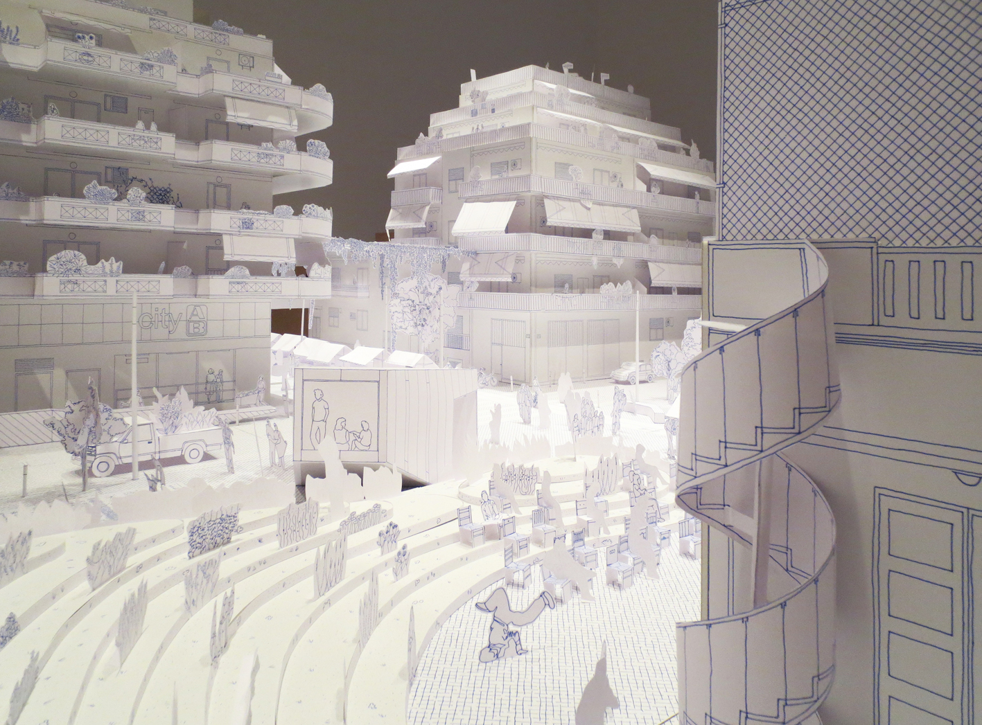 Entwürfe für den Umgang mit den Wohnblocks aus den 1920er-Jahren, die Athen prägen: Durch die Verbindung der Blocks durch qualitätvolle öffentliche Räume entstehen Quartiere mit einem Mehrwert für die Bewohnerinnen und Bewohner. Modell von Area Architecture Research Athens