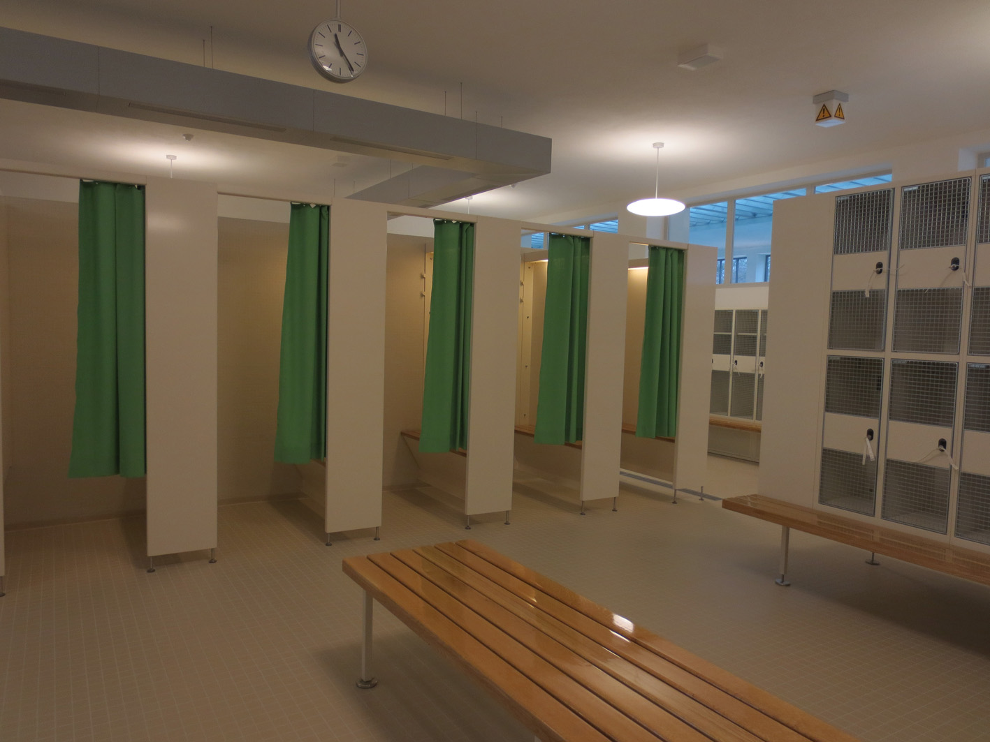 Modernisierte Umkleidekabinen.