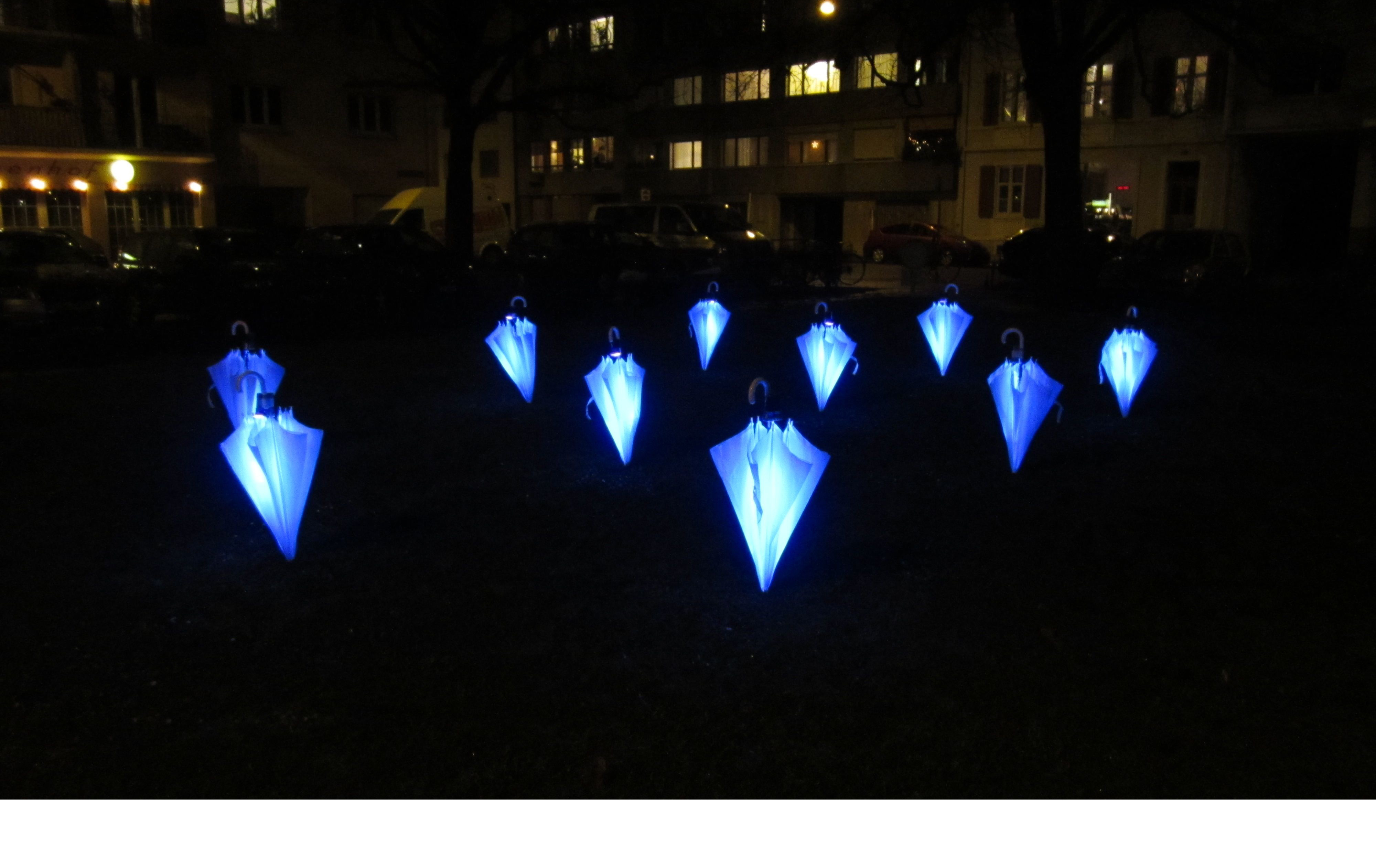 Mit Schwarzlicht ausgerüstete Schirme bilden ein Element von «Binningen Enlighted».
