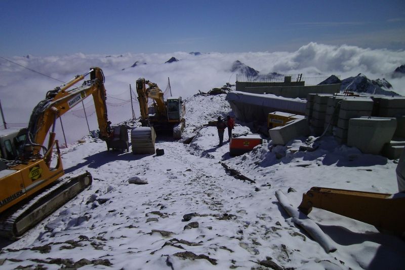 Schnee auf der Baustelle, Sommer 2012