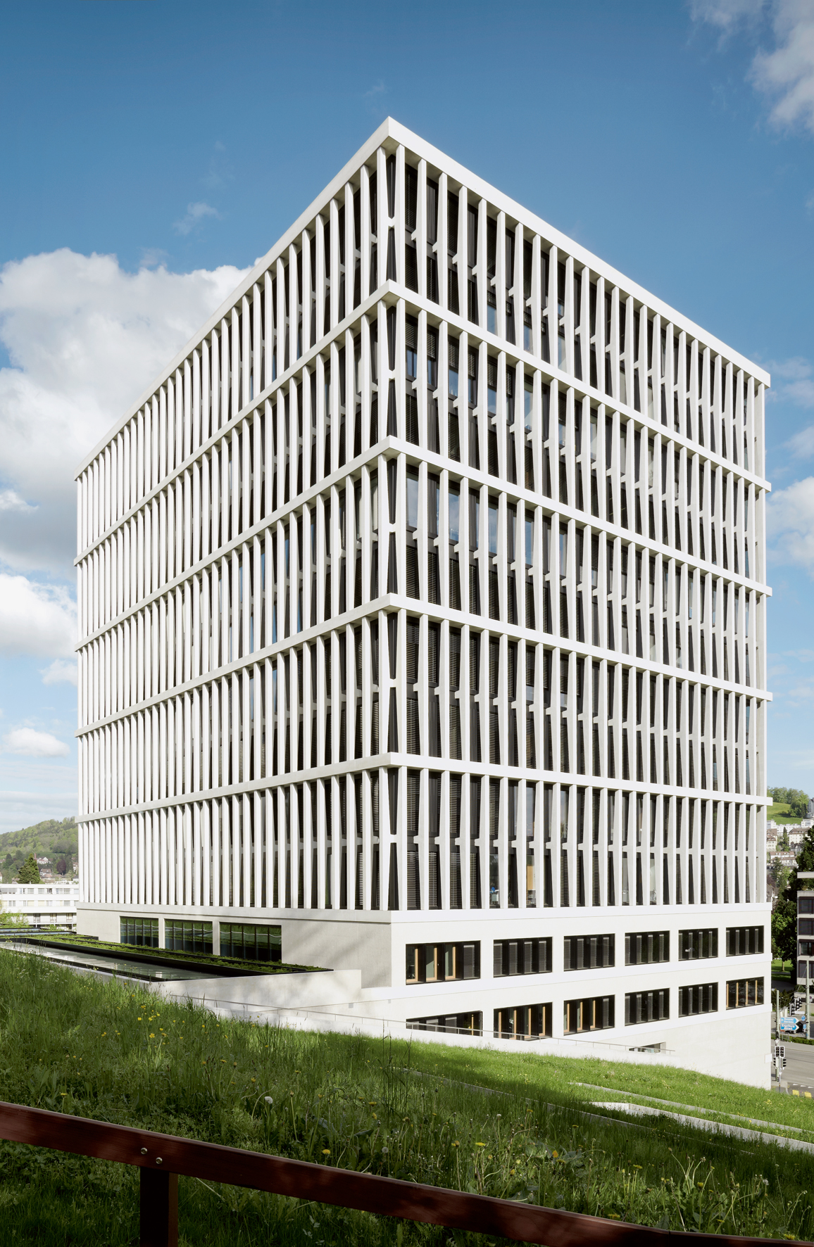 Bundesverwaltungsgericht, St. Gallen, von Staufer &amp; Hasler Architekten. Aussenansicht (Foto: Giuseppe Micciché / Architekturpreis Beton 13)