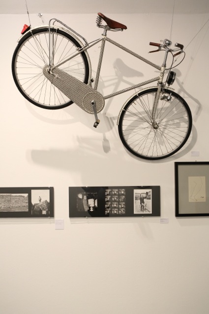 Fahrrad mit schwarz-weissen Motiven. (Bild: Triennale Milano)