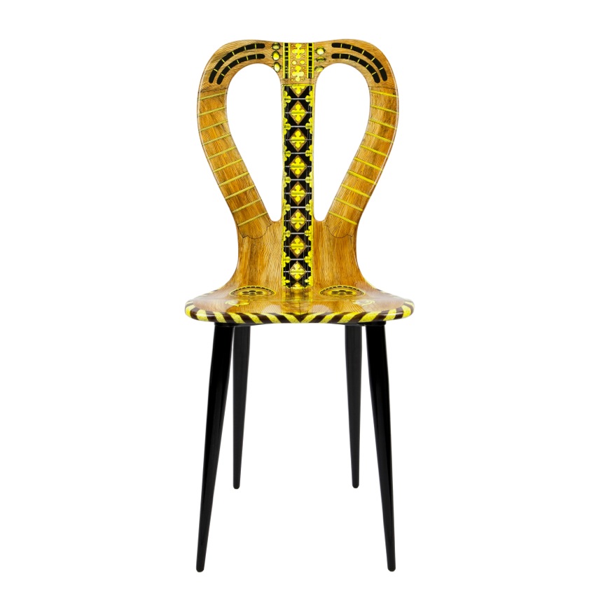 Musikalischer Sessel. Holz bedruckt, von Hand bemalt und lackiert (1951). (Bild: Fornasetti)