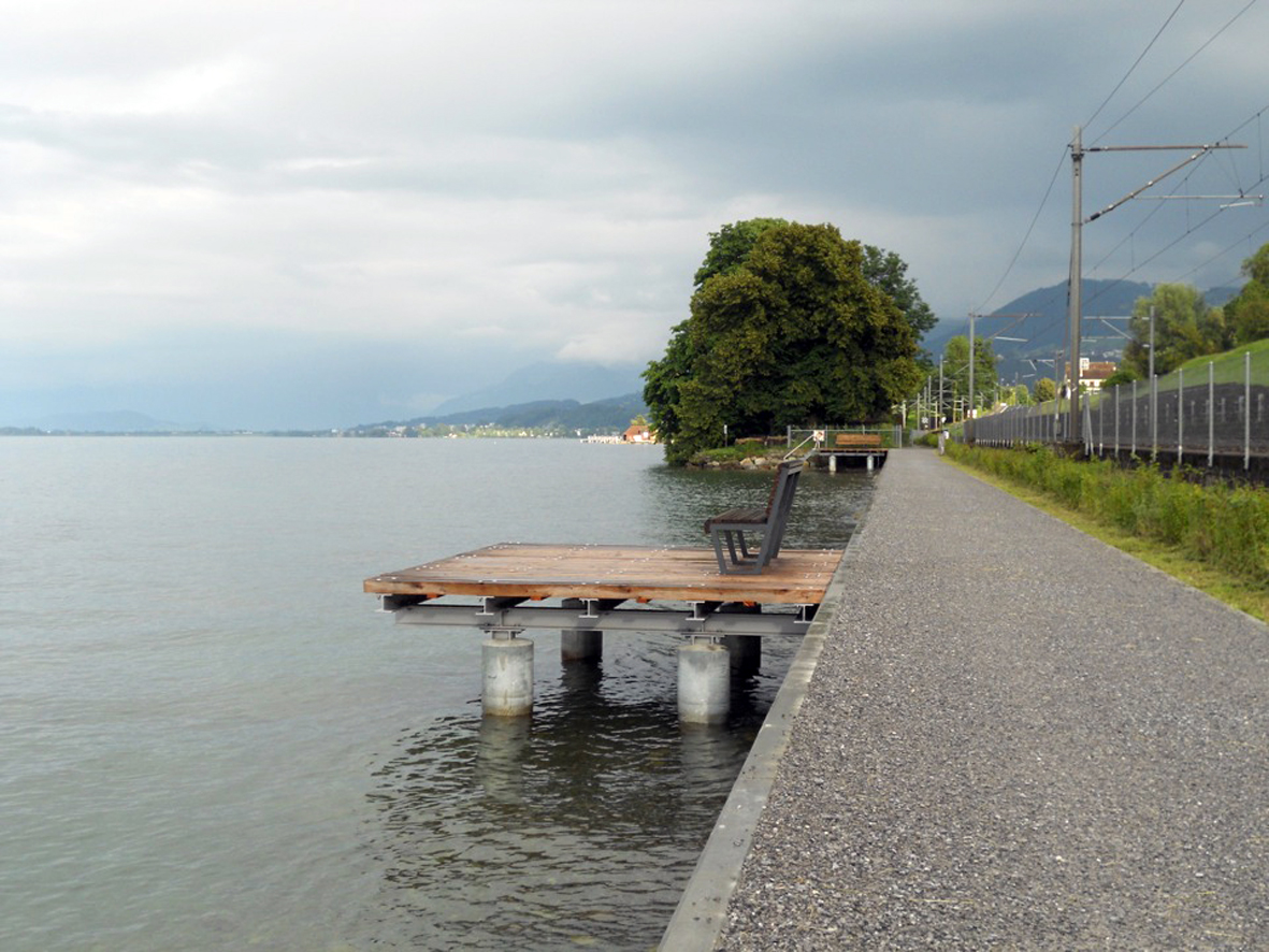 Infrastrukturen für die Erholung entlang des Ufers
