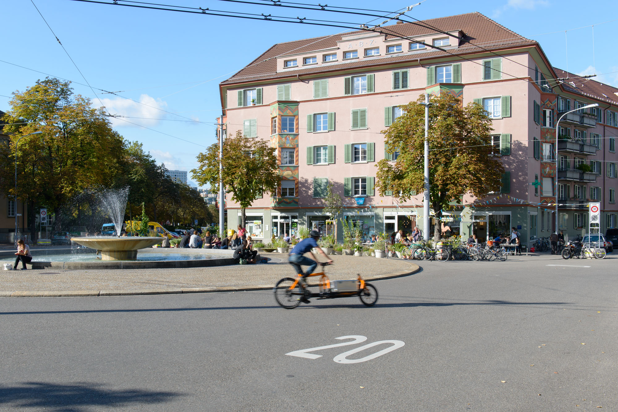«Flâneur d Or 2014»: Zürichs dank flankierenden Massnahmen zur Westumfahrung verkehrsberuhigter Bullingerplatz. (Foto: Marc Latzel / Fussverkehr Schweiz)