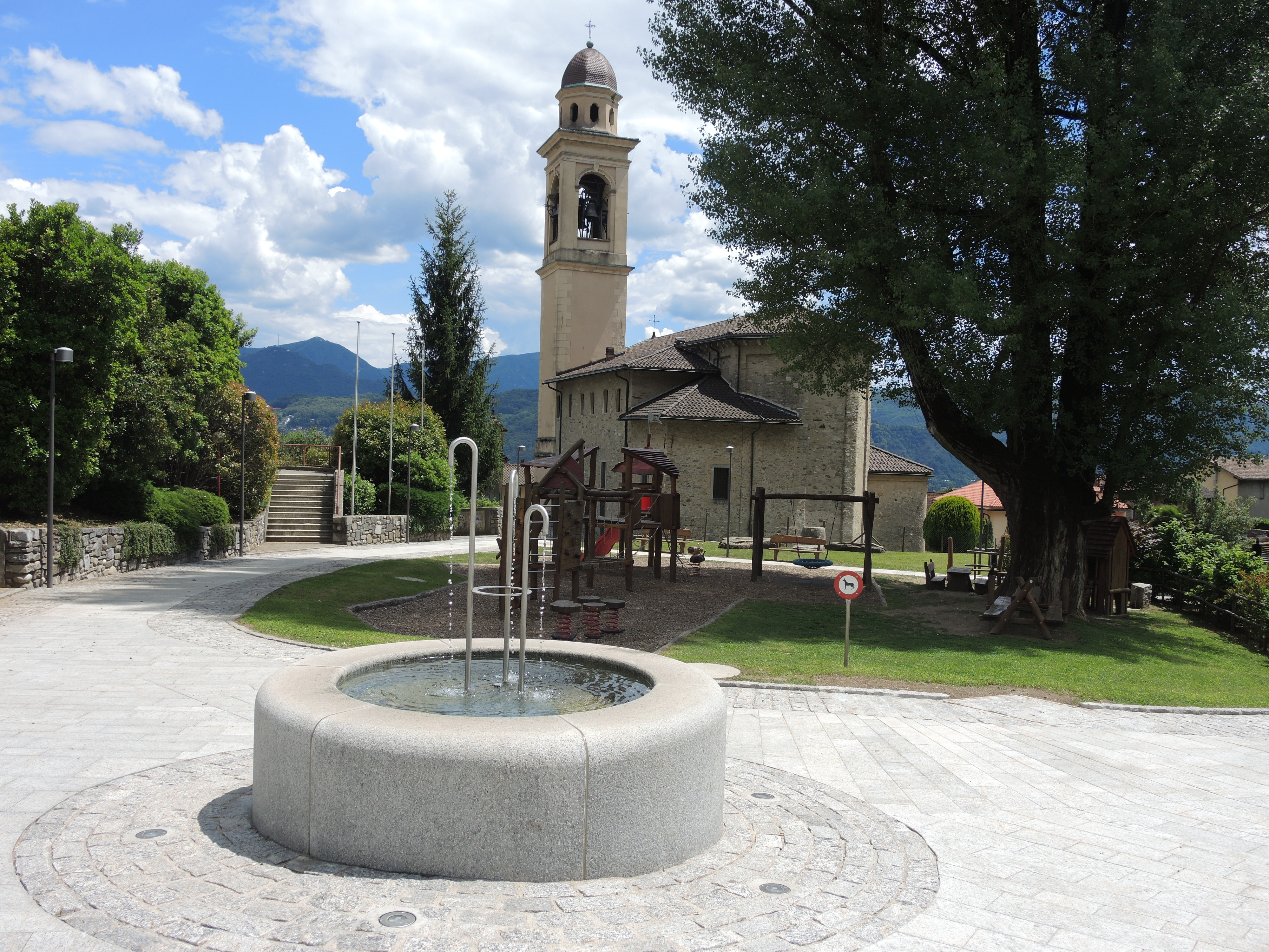 Auszeichnung: Die Gemeinde Pura hat im Zentrum eine erste autofreie Insel realisiert. (Foto: zvg Fussverkehr Schweiz)
