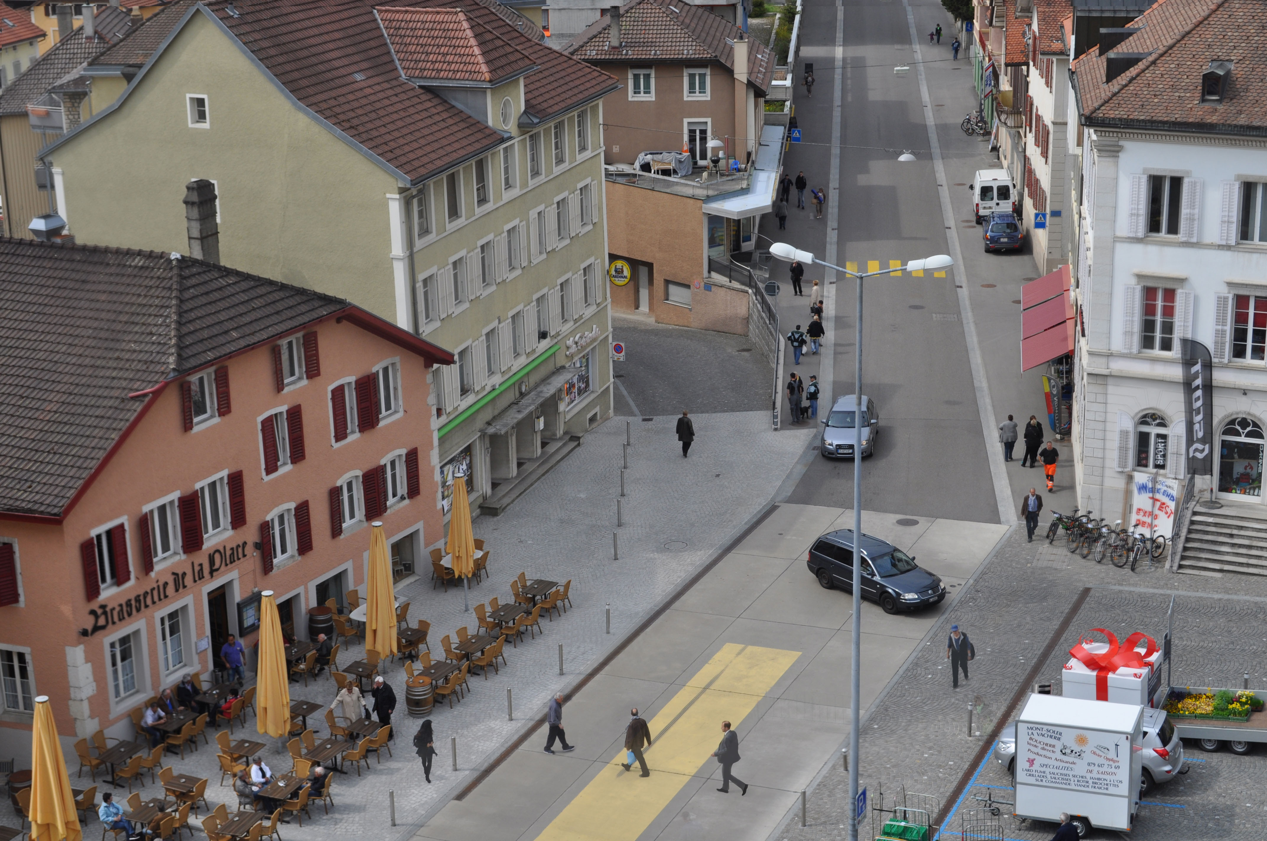 Auszeichnung: ConviviaCité von St-Imier: trotz Funktion als Verkehrsachse auch für Zufussgehende nun attraktiv. (Foto: zvg Fussverkehr Schweiz)