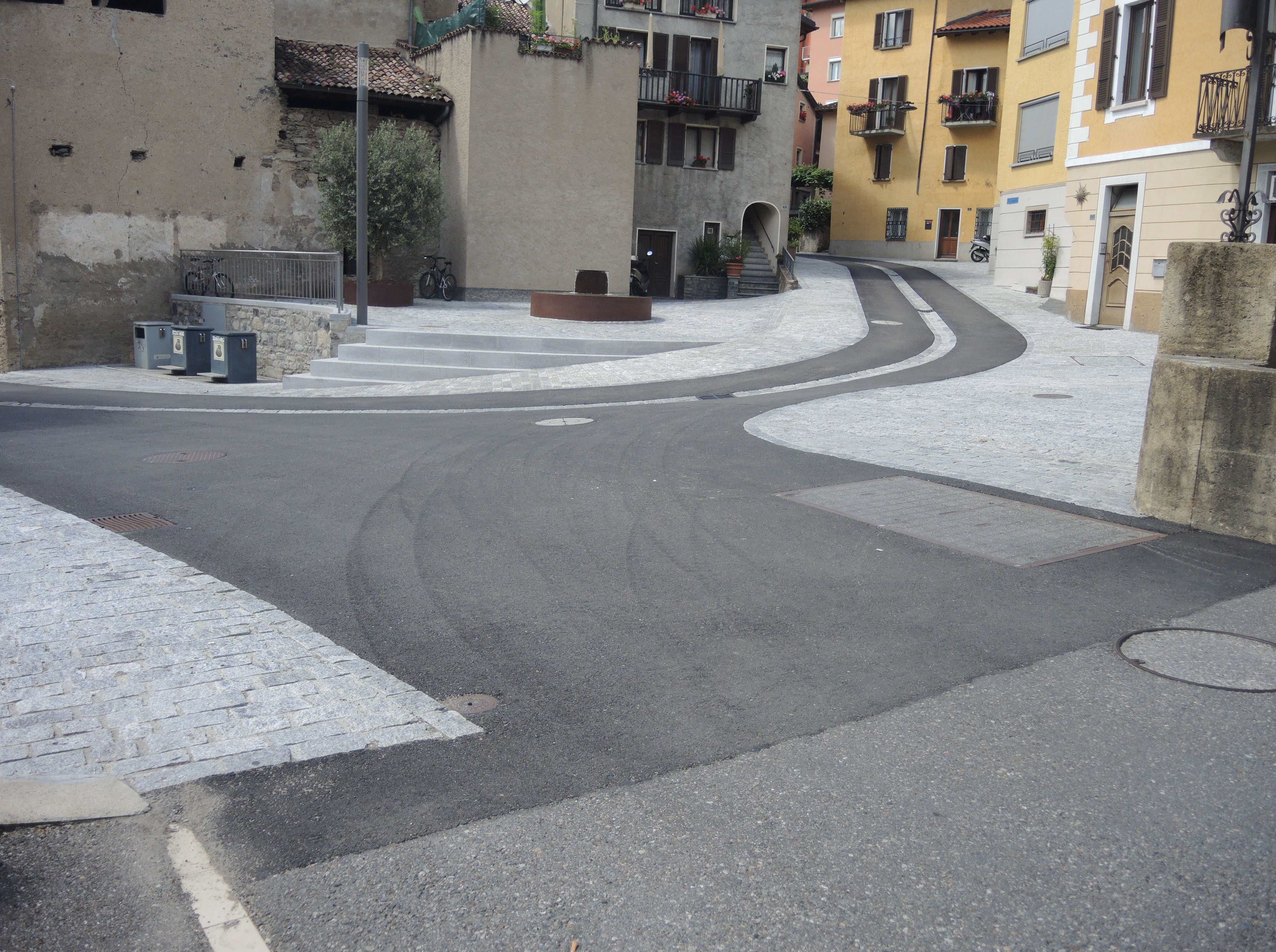 Erwähnung: Dem Hauptplatz Canobbios kommt wieder die Bedeutung der Sozialisierung zu, und er dient sozusagen als Stube der Öffentlichkeit.(Foto: zvg Fussverkehr Schweiz)