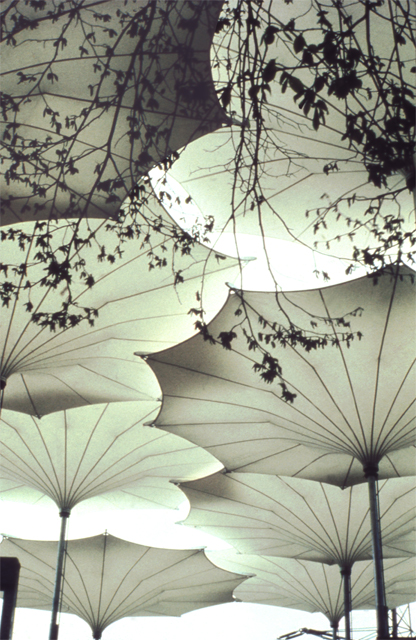 Schirme für die Pink-Floyd-Tour 1977