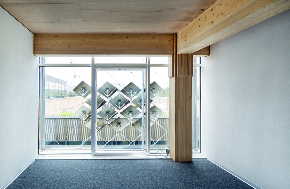 Büro, Ansicht der adaptiven Solarpanele von innen