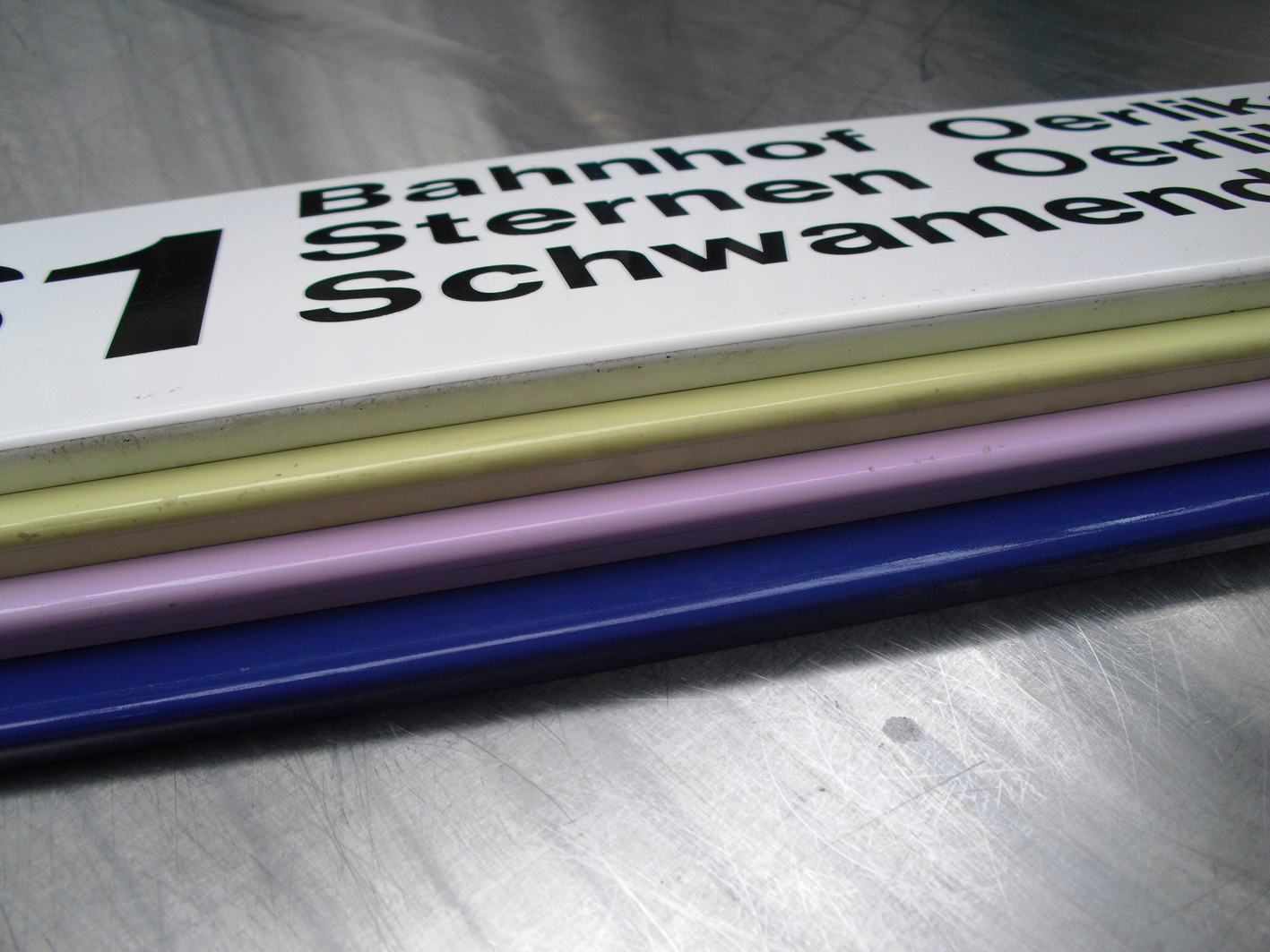 2008 sind neue Tramlinienfarben und Linienfarben für die wichtigsten Buslinien dazugekommen.