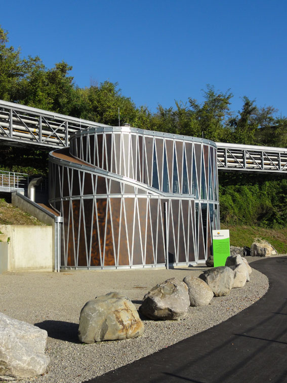 Im Ausstellungspavillon «Kraftwerk 1898» befindet sich die Maschine 10, eine der ältesten Maschinengruppen des früheren Kraftwerks.