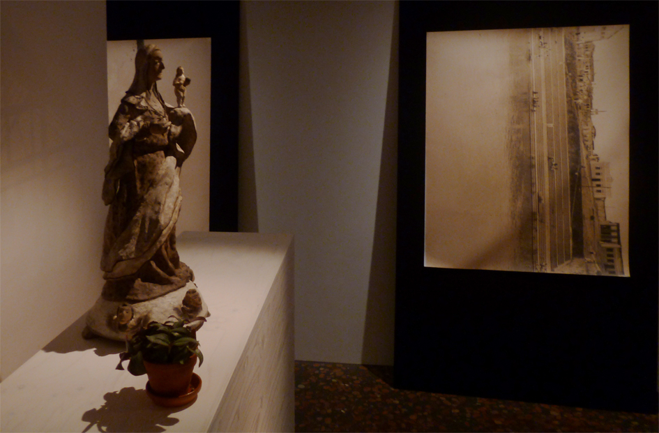 Gegenüberstellung von profan und sakral.