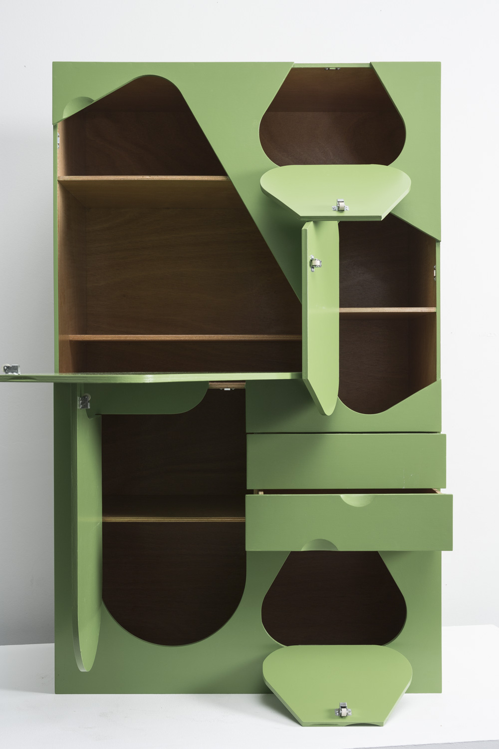 Möbel-Prototyp Schrank Squadra mit charakteristischer Front aus dem Jahre 1964. (Bild: zvg)