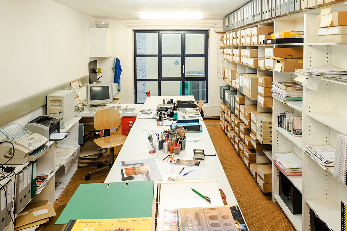 L'ufficio al primo piano. Fondo Tita Carloni, Fondazione Archivi Architetti Ticinesi. (Foto: Marcelo Villada Ortiz)