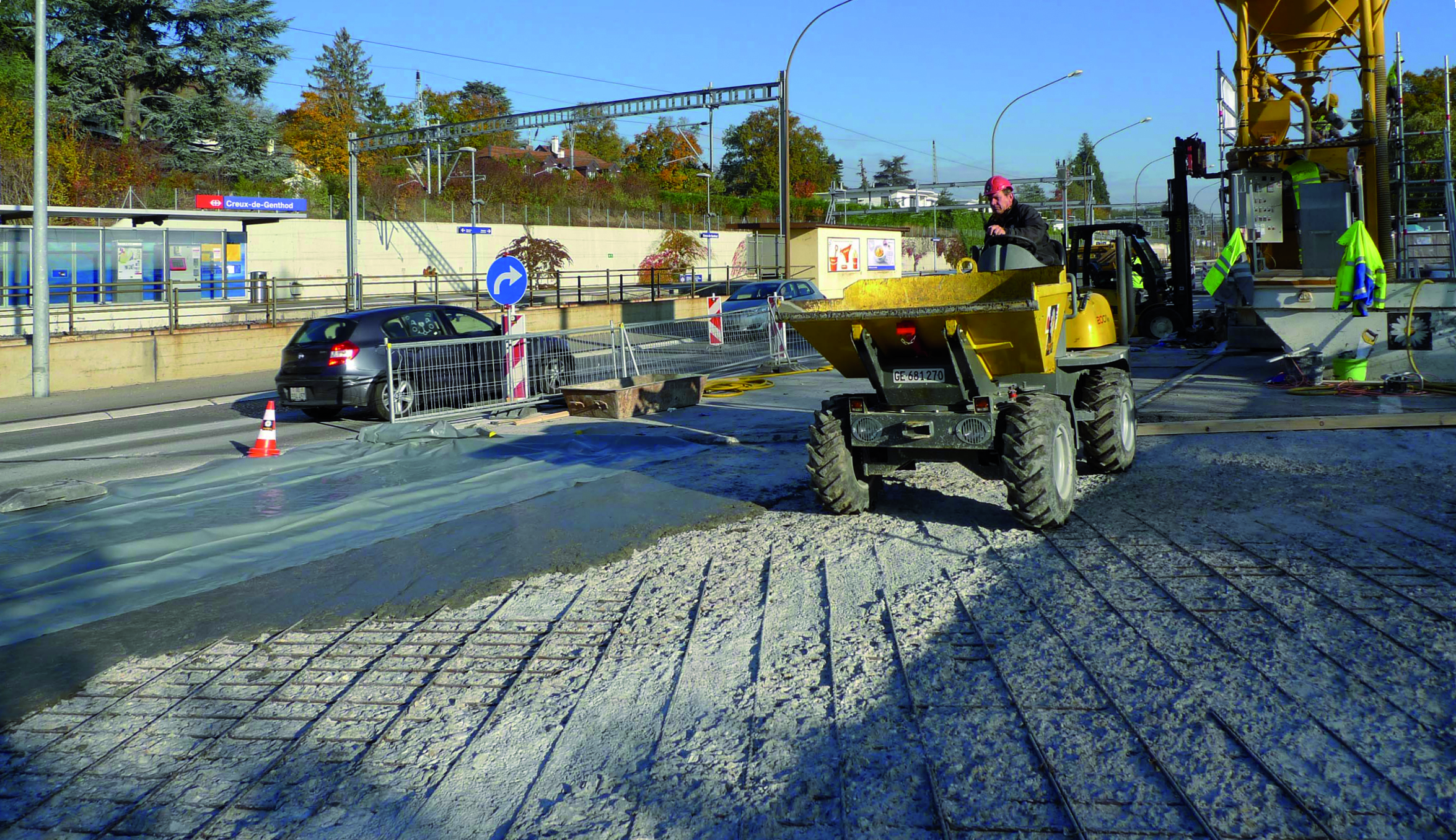 Vue d’ensemble des travaux d’application de BFUP sur la dalle de roulement du P.I. du Creux de Genthod (1ère étape)