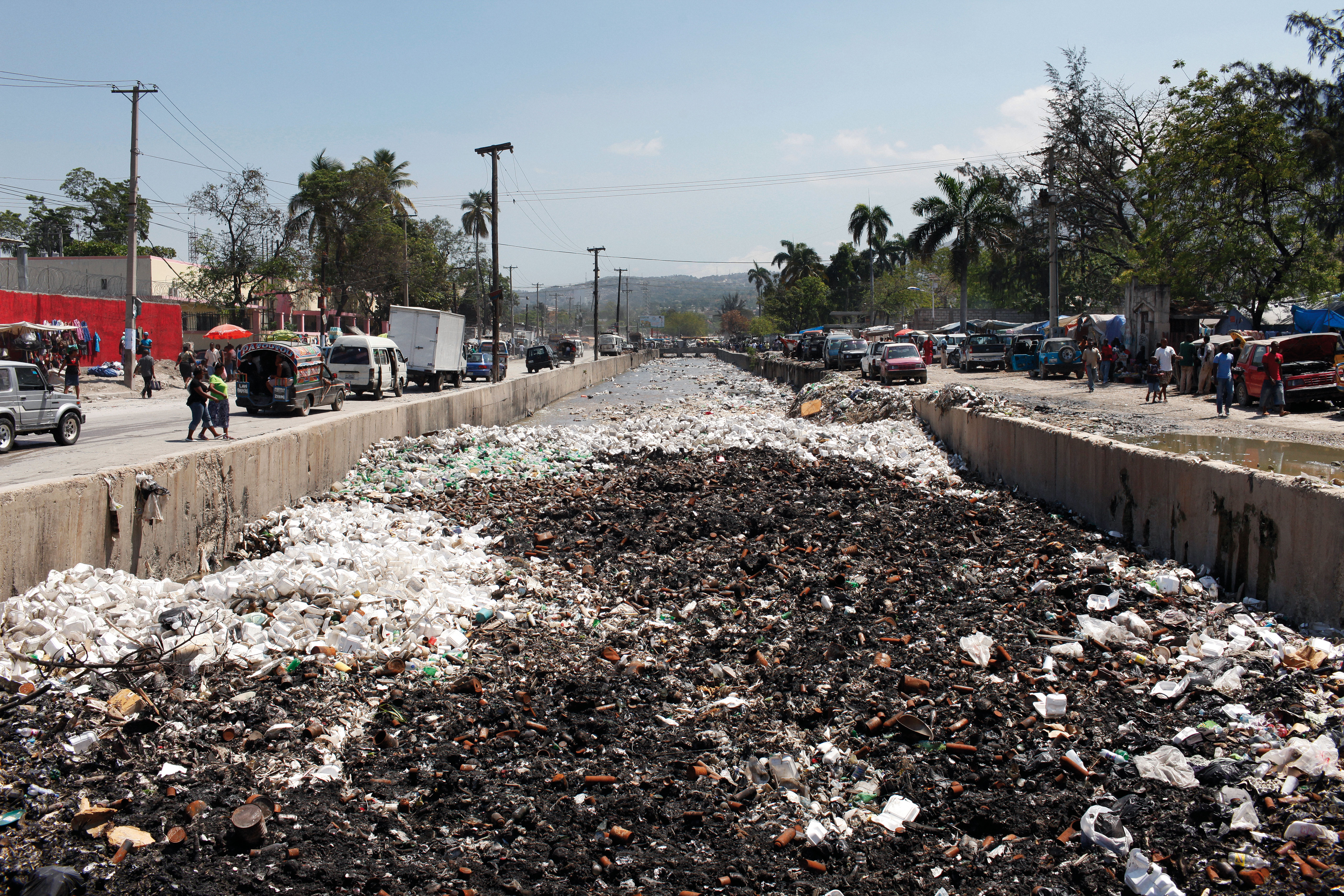 Canal d’évacuation des eaux usées à Port-au-Prince