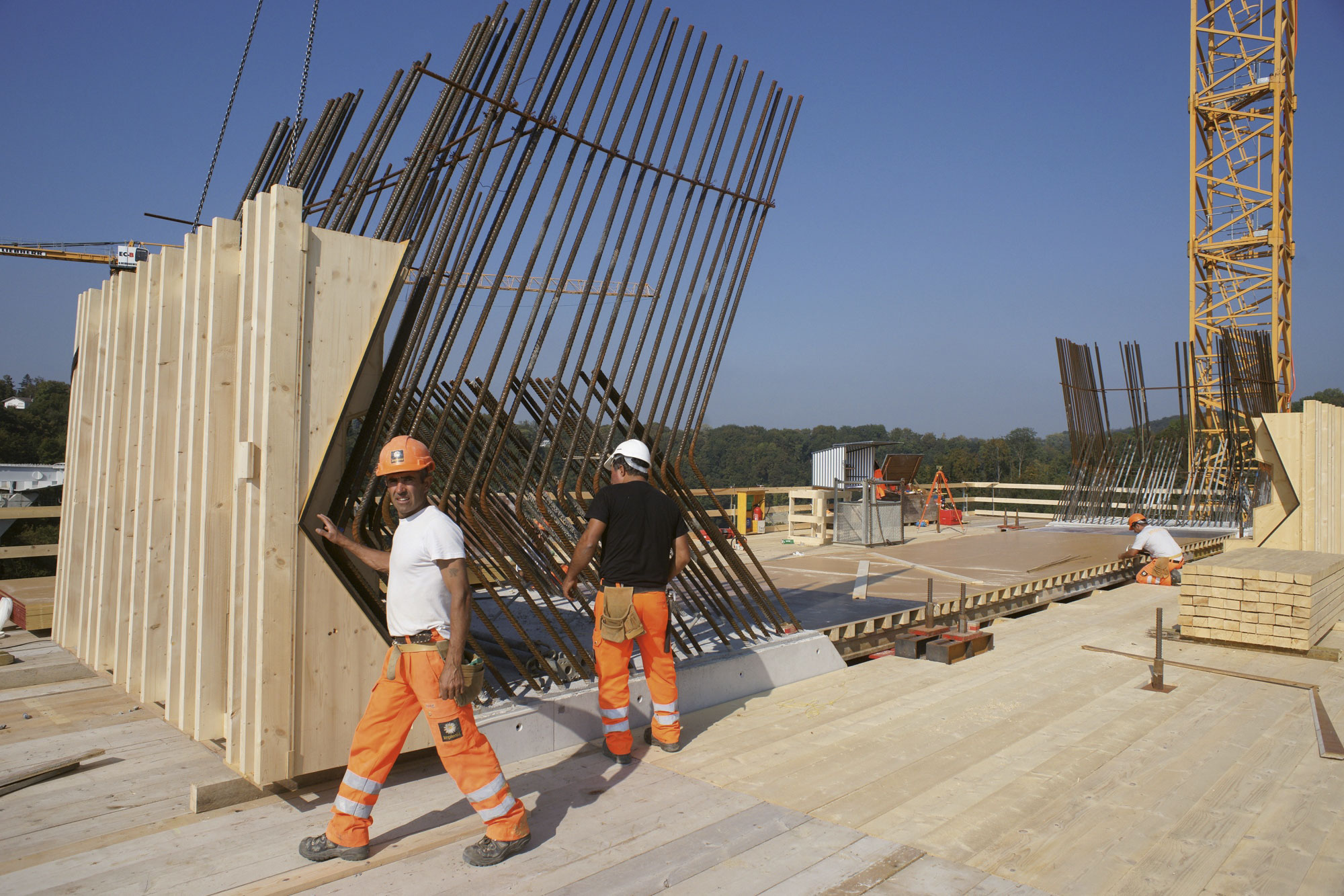 Armature d’un mât du pont de la Poya