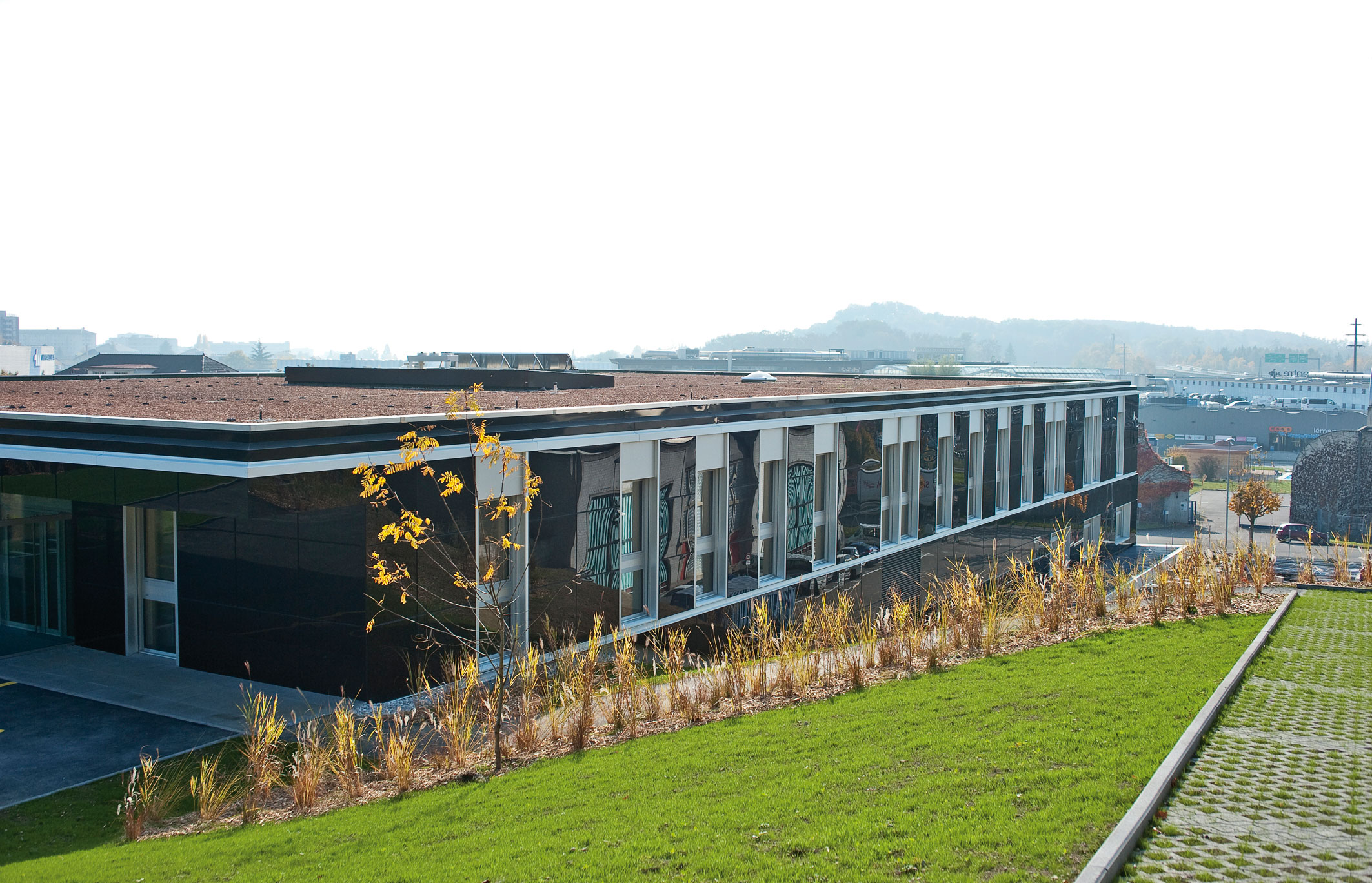 Vue de la façade arrière du bâtiment du SIE