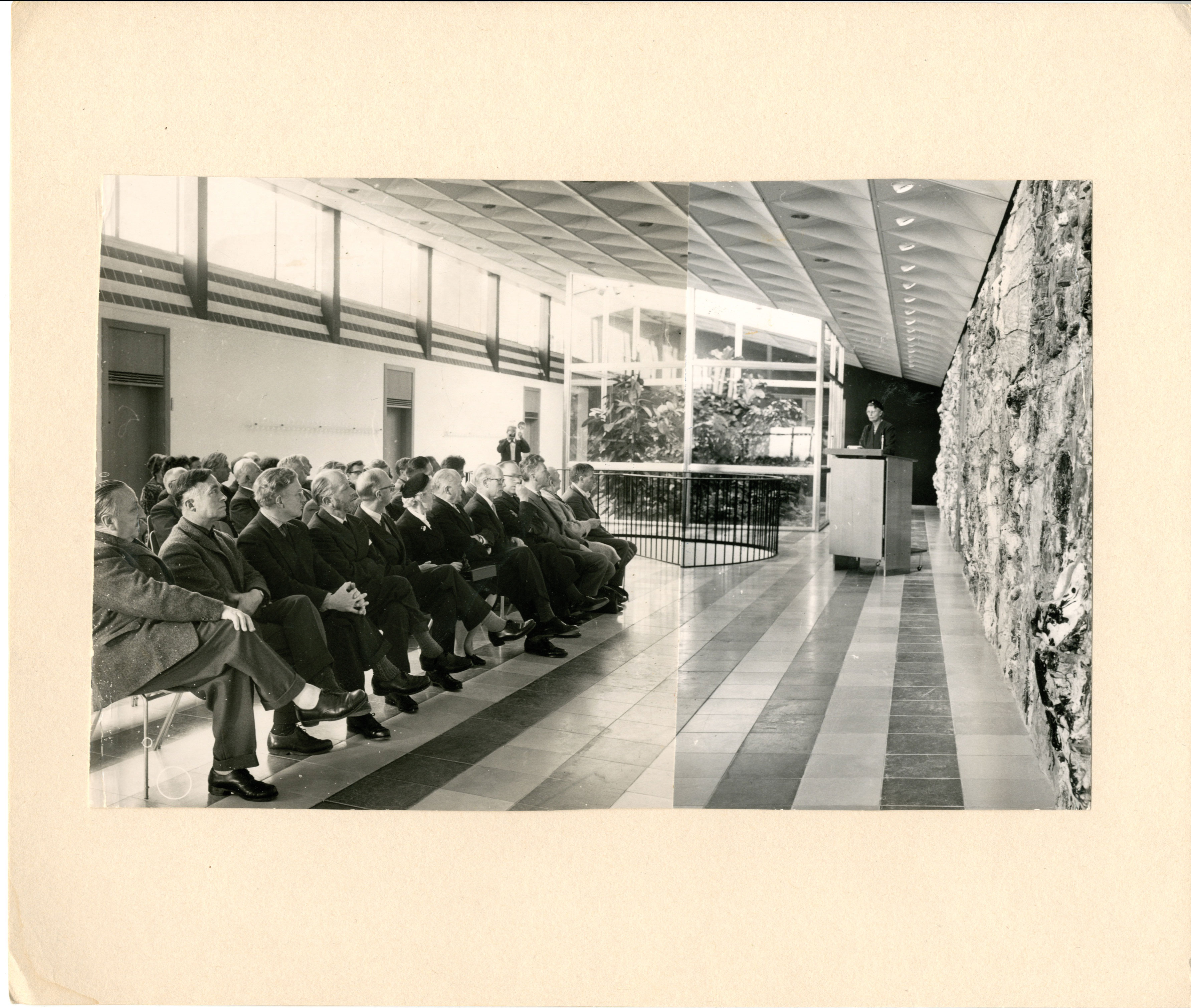 Inauguration du grand relief à Aarhus (Dans U. Lehmann- Brockhaus, T. Andersen, E. Nyholm, Asger Jorn - Keramik, Silkeborg Kunstmuseum, Badisches Landesmuseum Karlsruhe, 1991)