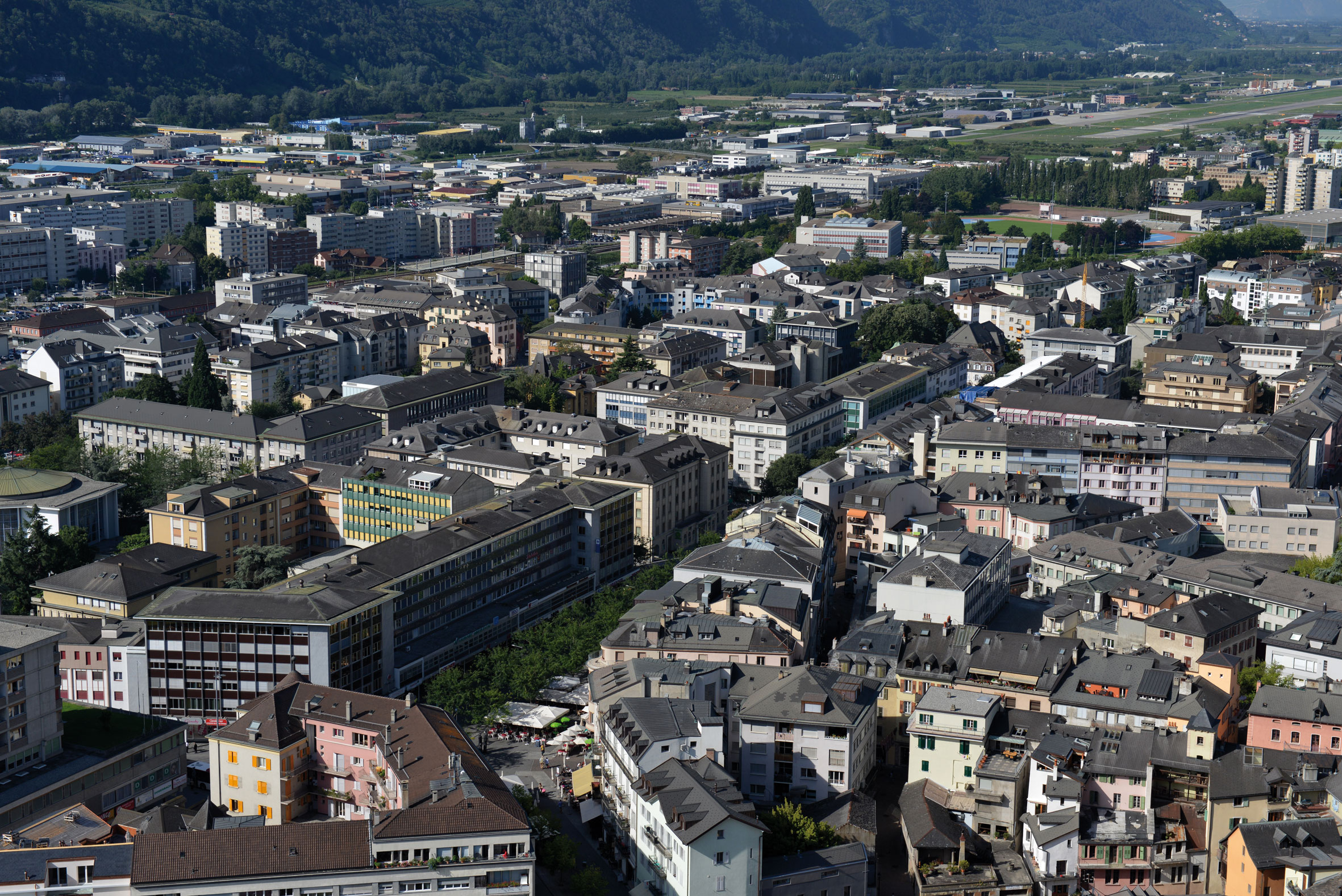 Vue depuis Valère sur la vieille ville et la ville du XXe siècle
