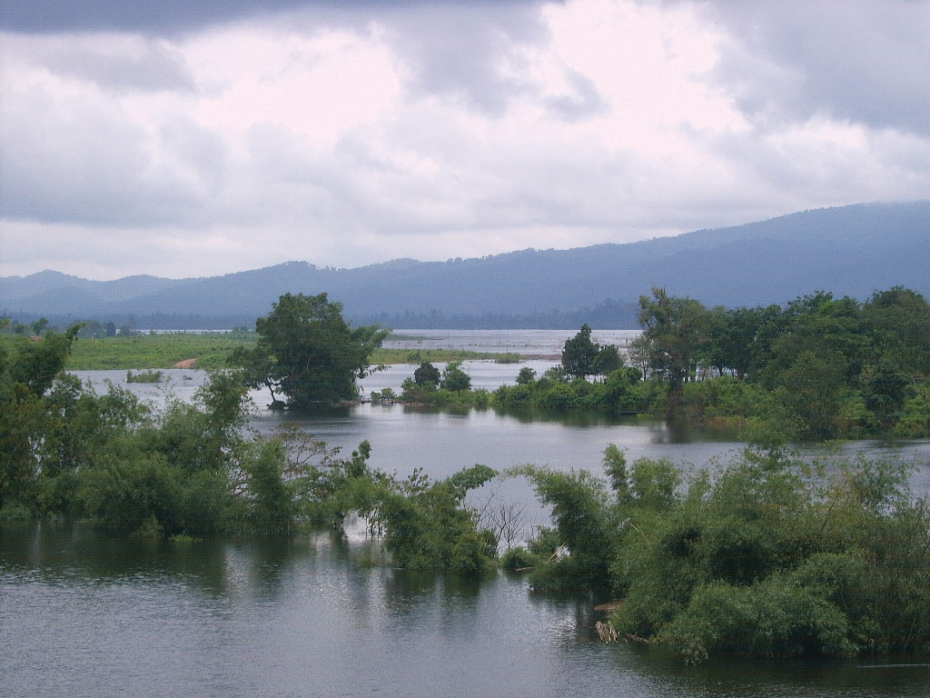 Remplissage du réservoir du Nam Theun 2 au Laos, juillet 2008