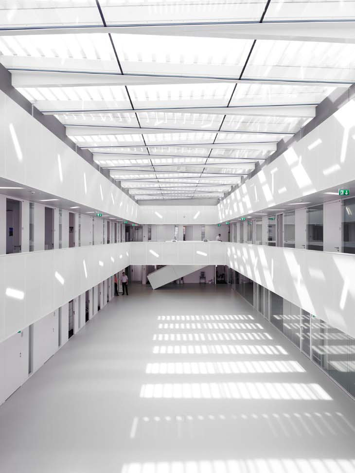 Jeux de lumière dans l’atrium