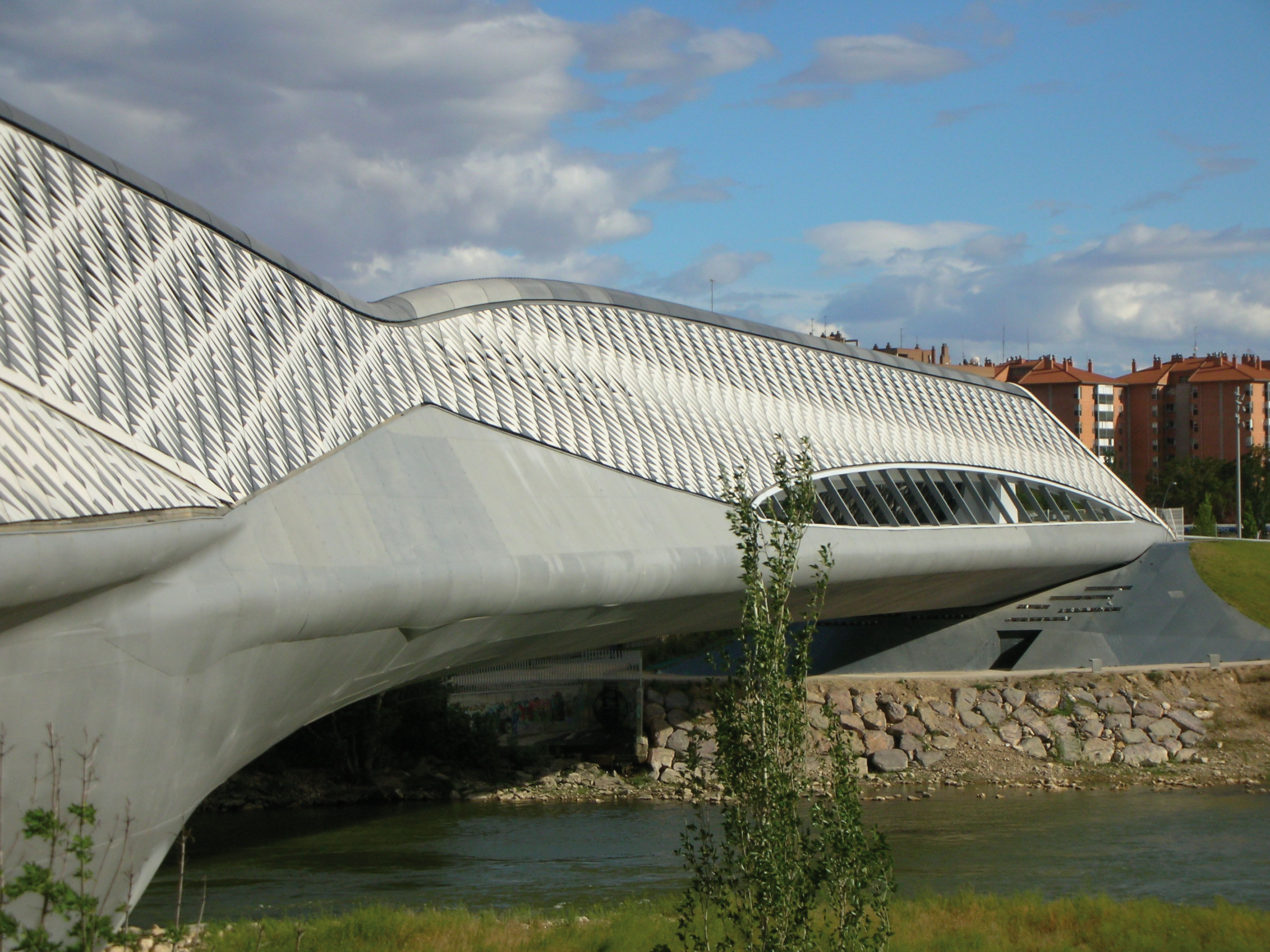 Le pavillon-pont de Zaha Hadid pour l’Expo Zaragoza 2008
