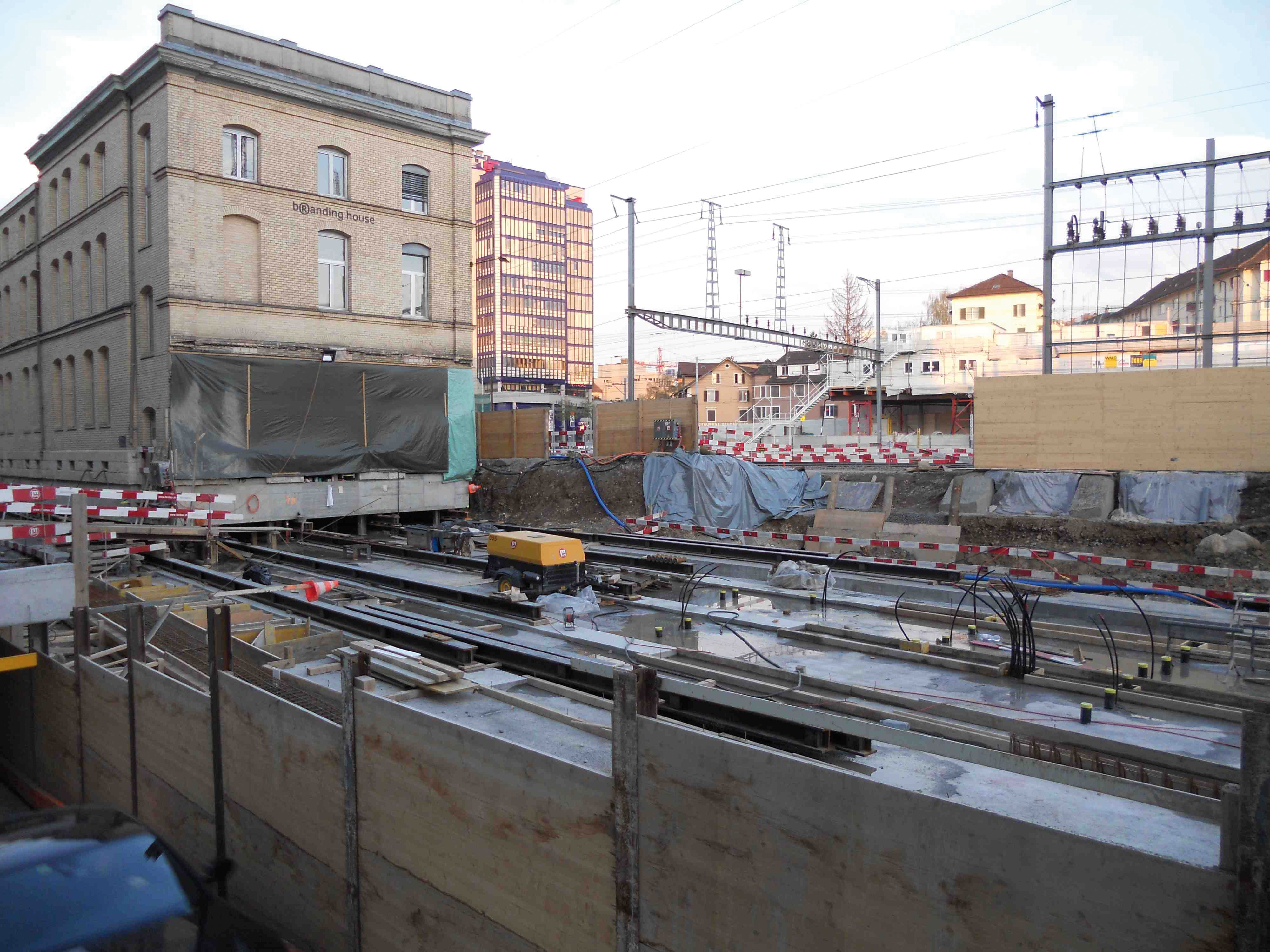 L’ajout de deux voies à Oerlikon nécessite le déplacement d’un bâtiment emblématique de la fabrique de machines d’Oerlikon.