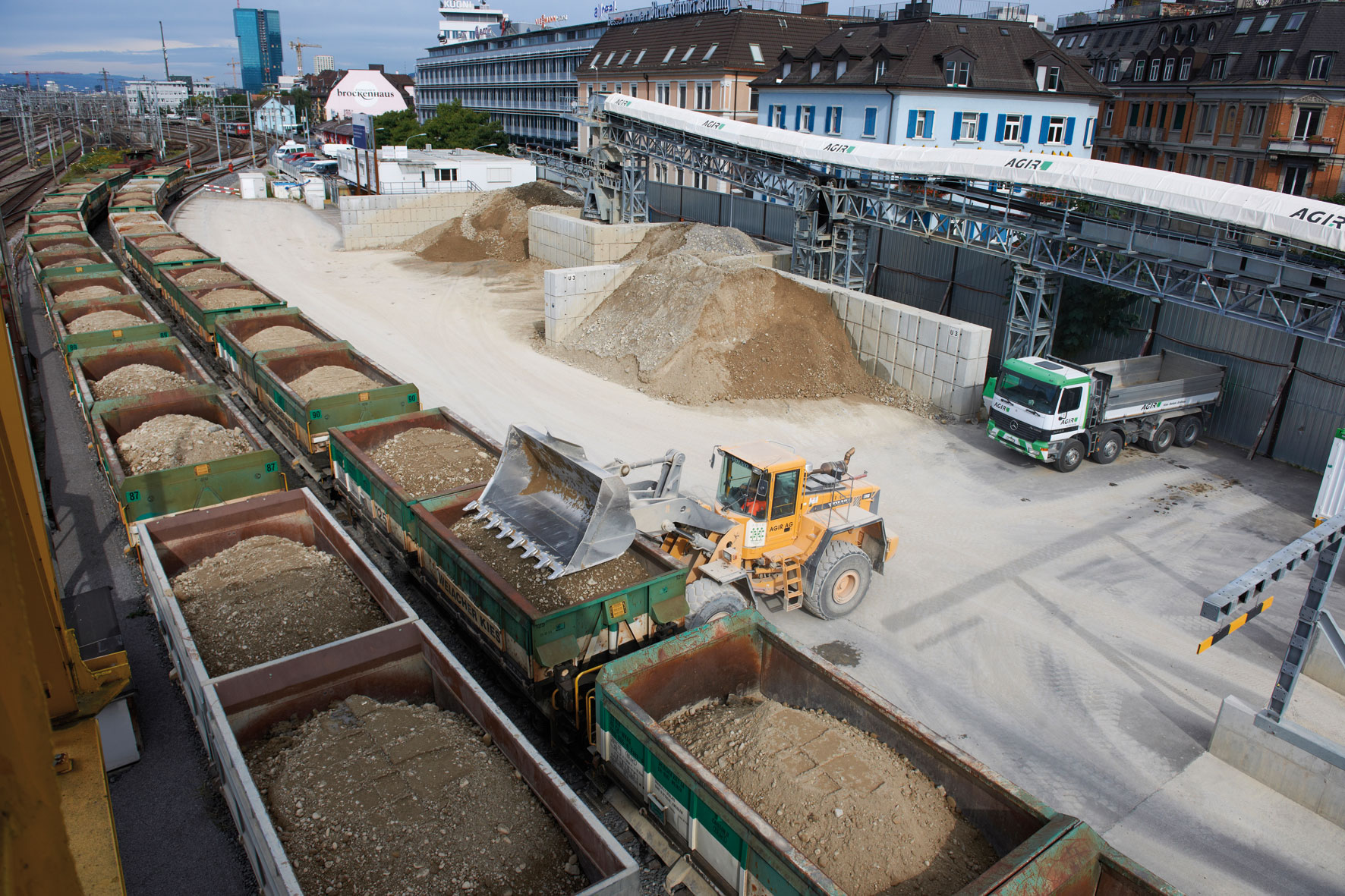 Train d’évacuation des matériaux d’excavation