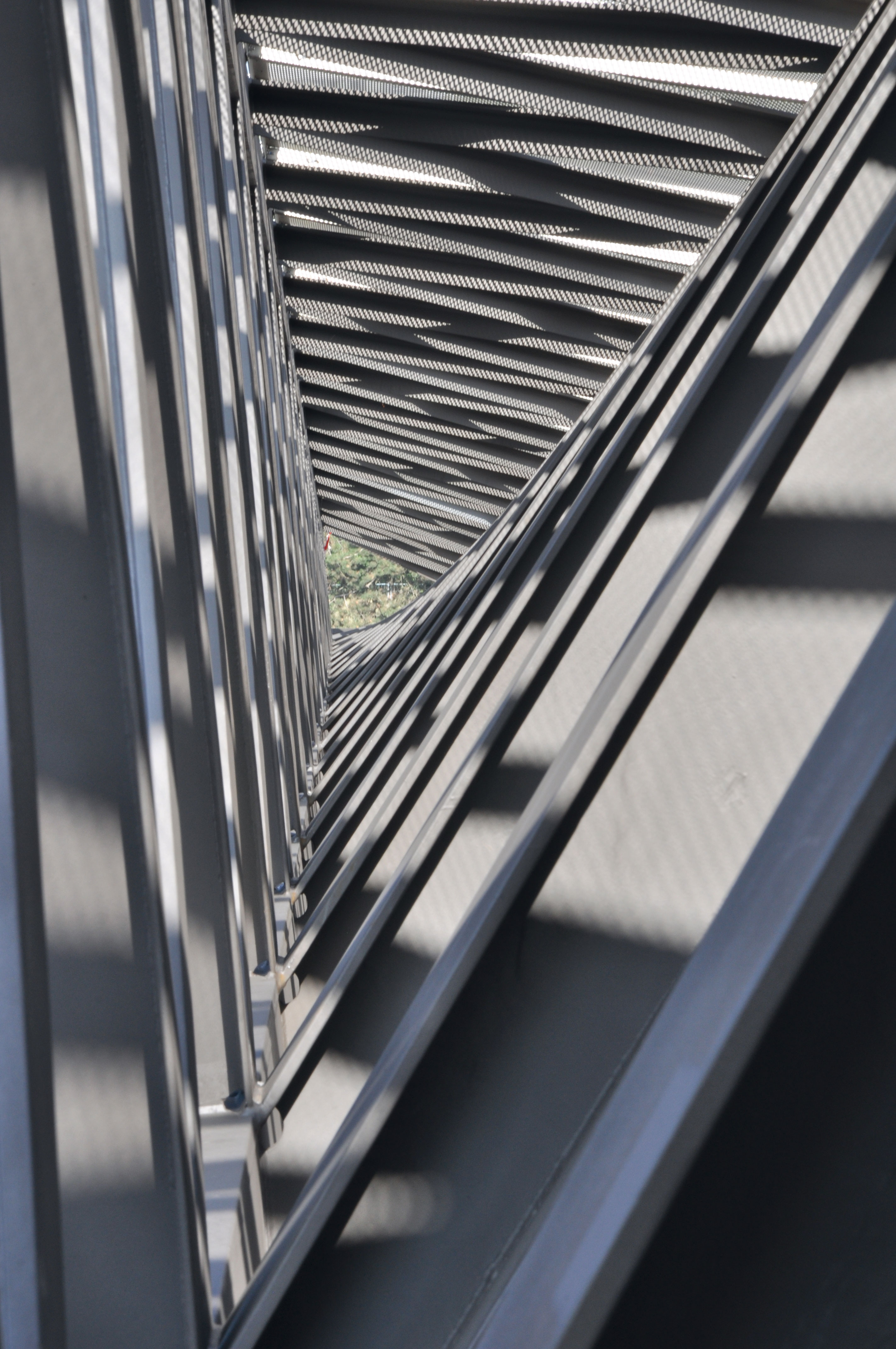 Passerelle 4-5 : vrillage de la poutre triangulée nord