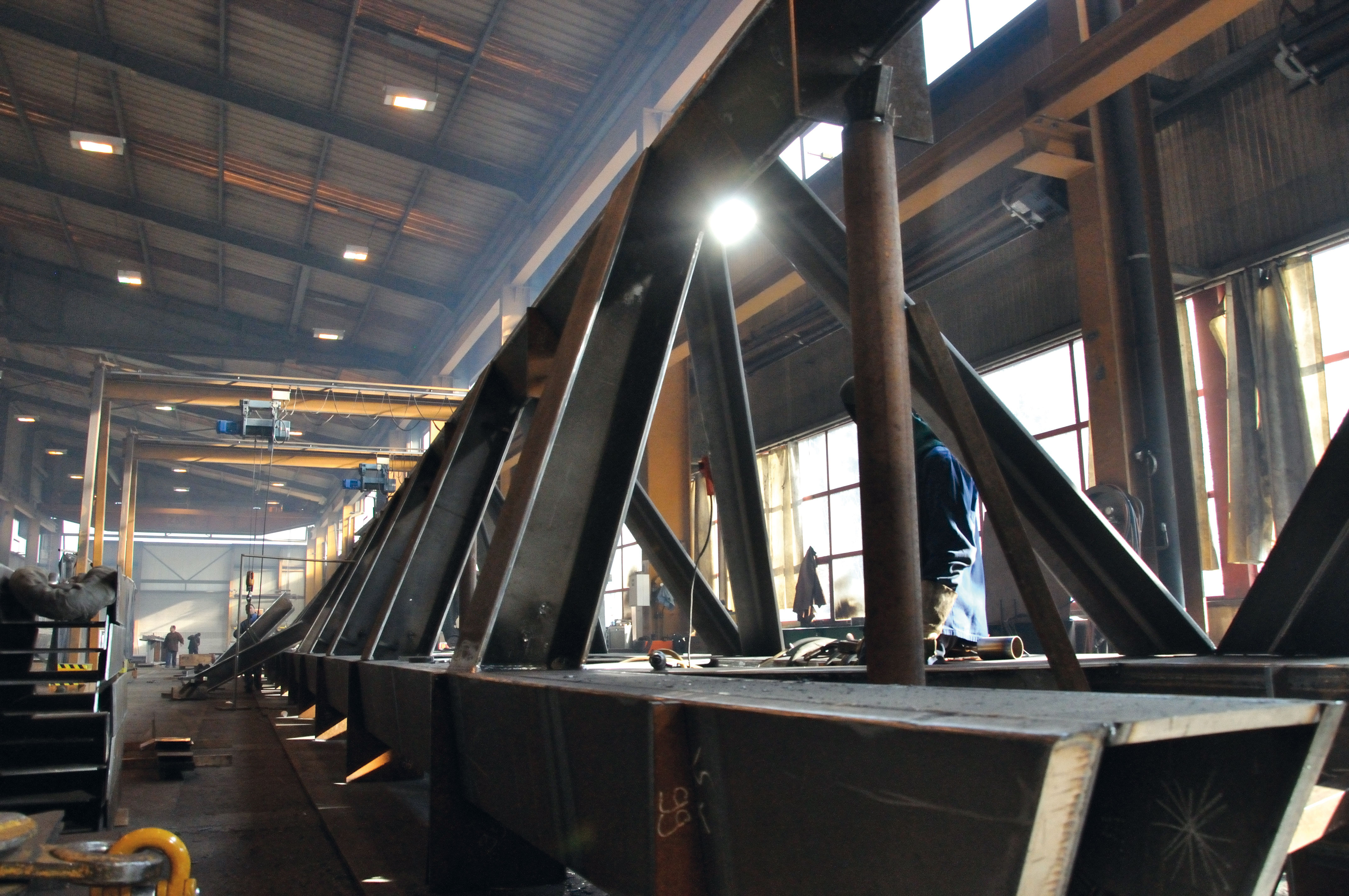 Fabrication en atelier sur gabarits d’assemblage pour la maîtrise des contre-flèches