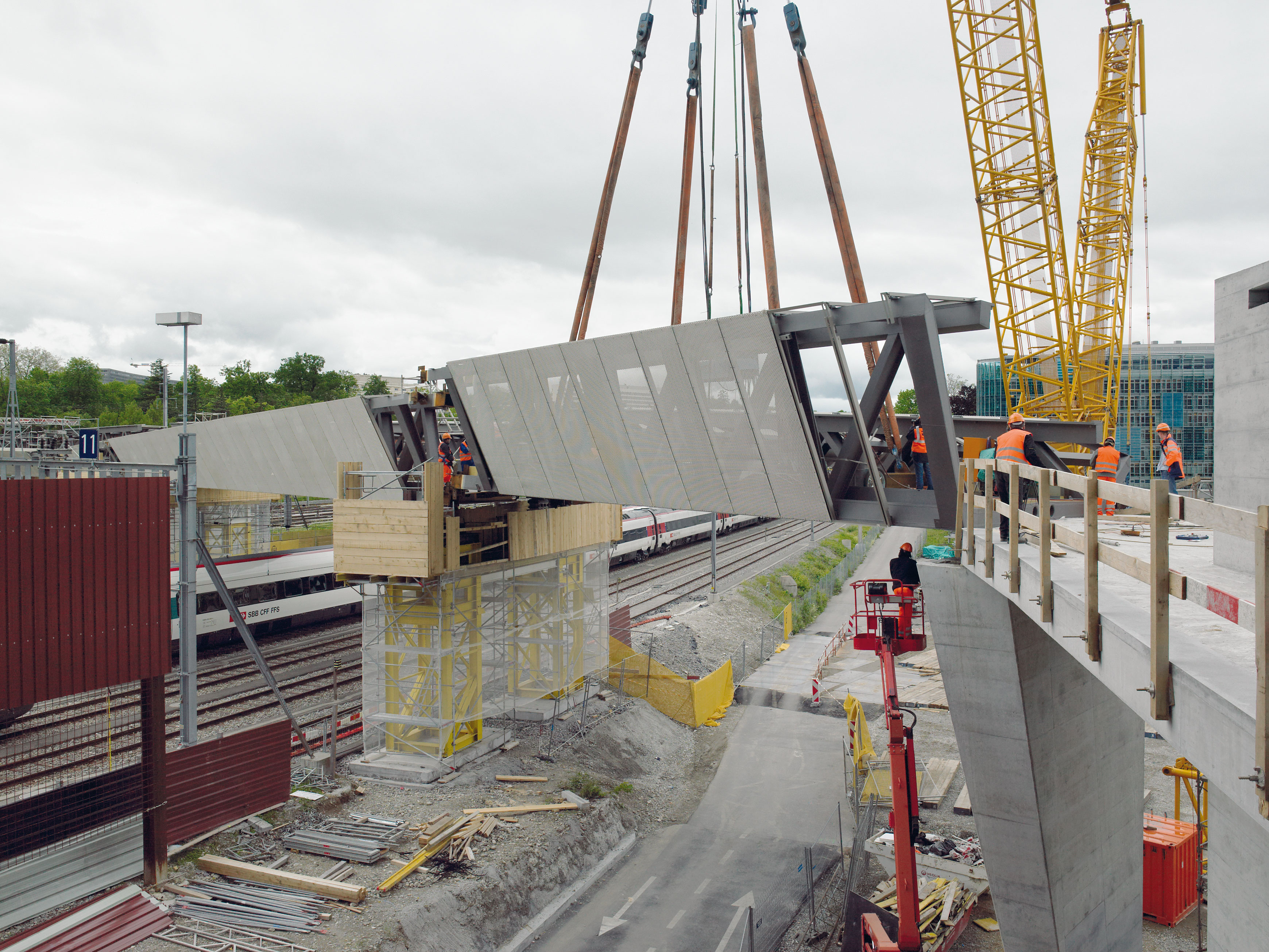Pose du tronçon 7 à proximité de la Maison des étudiants