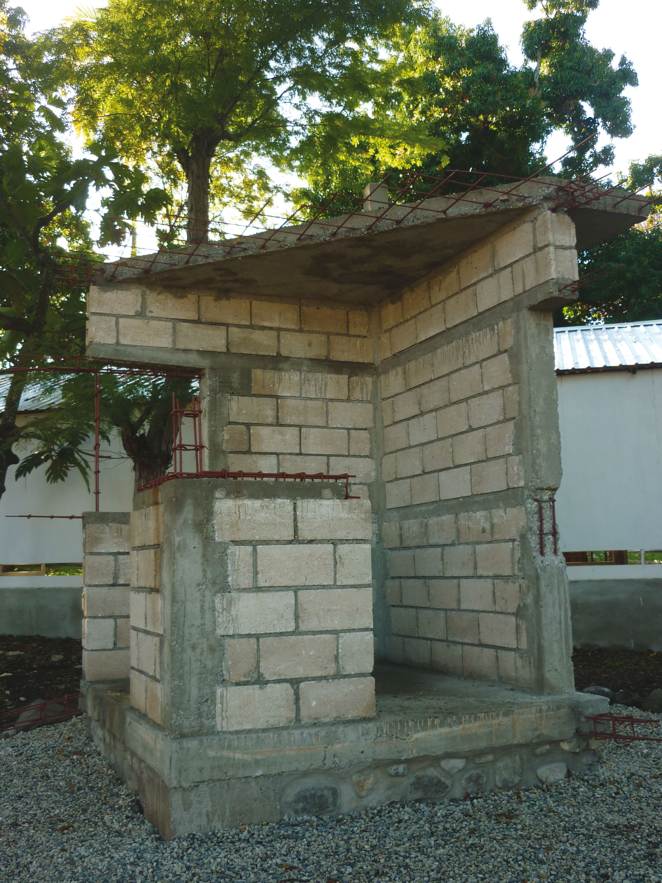 Objet de démonstration de maçonnerie chaînée pour la formation en Haïti