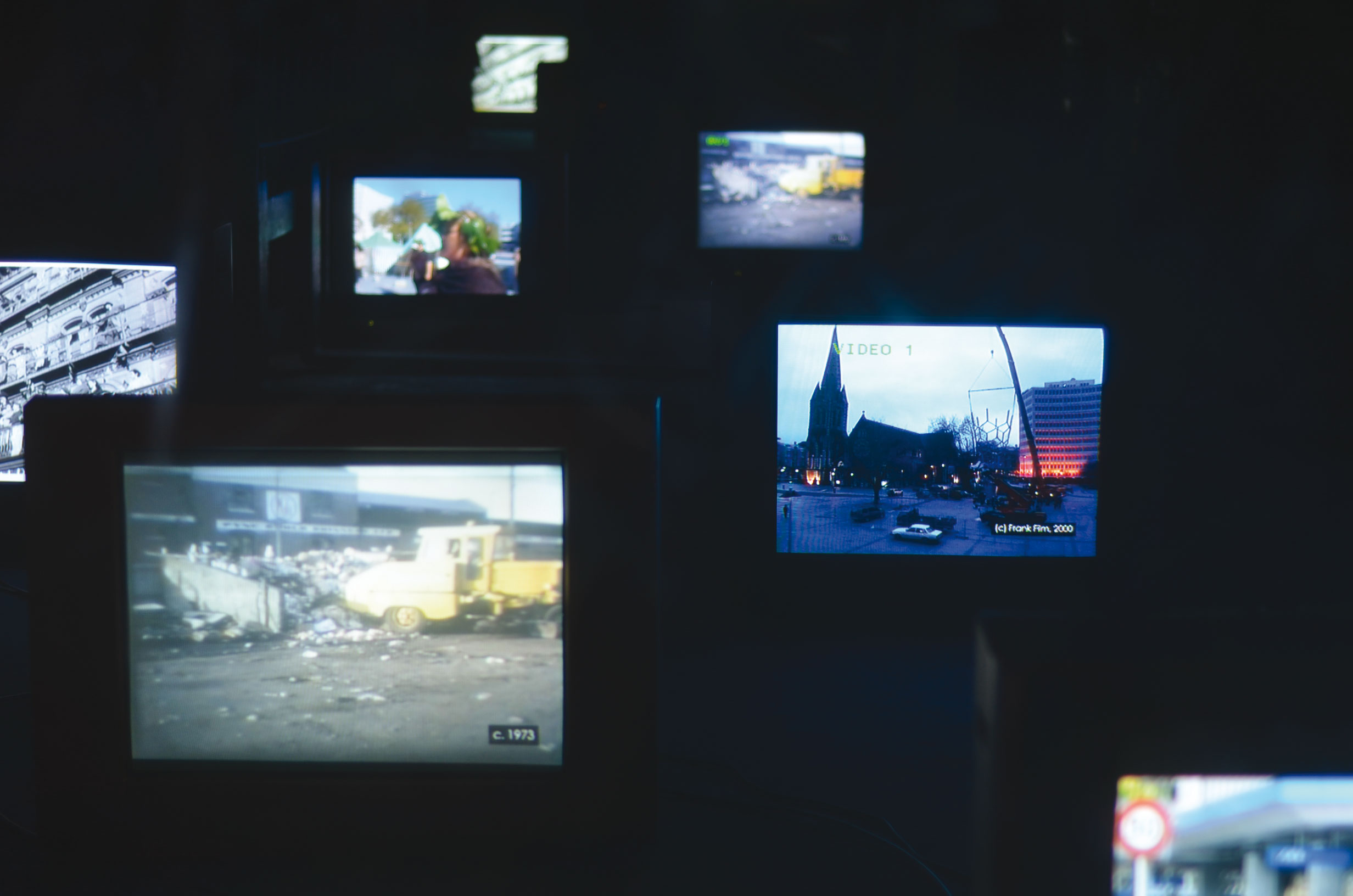 La projection des images d’archives du projet Thinking Outside the Square