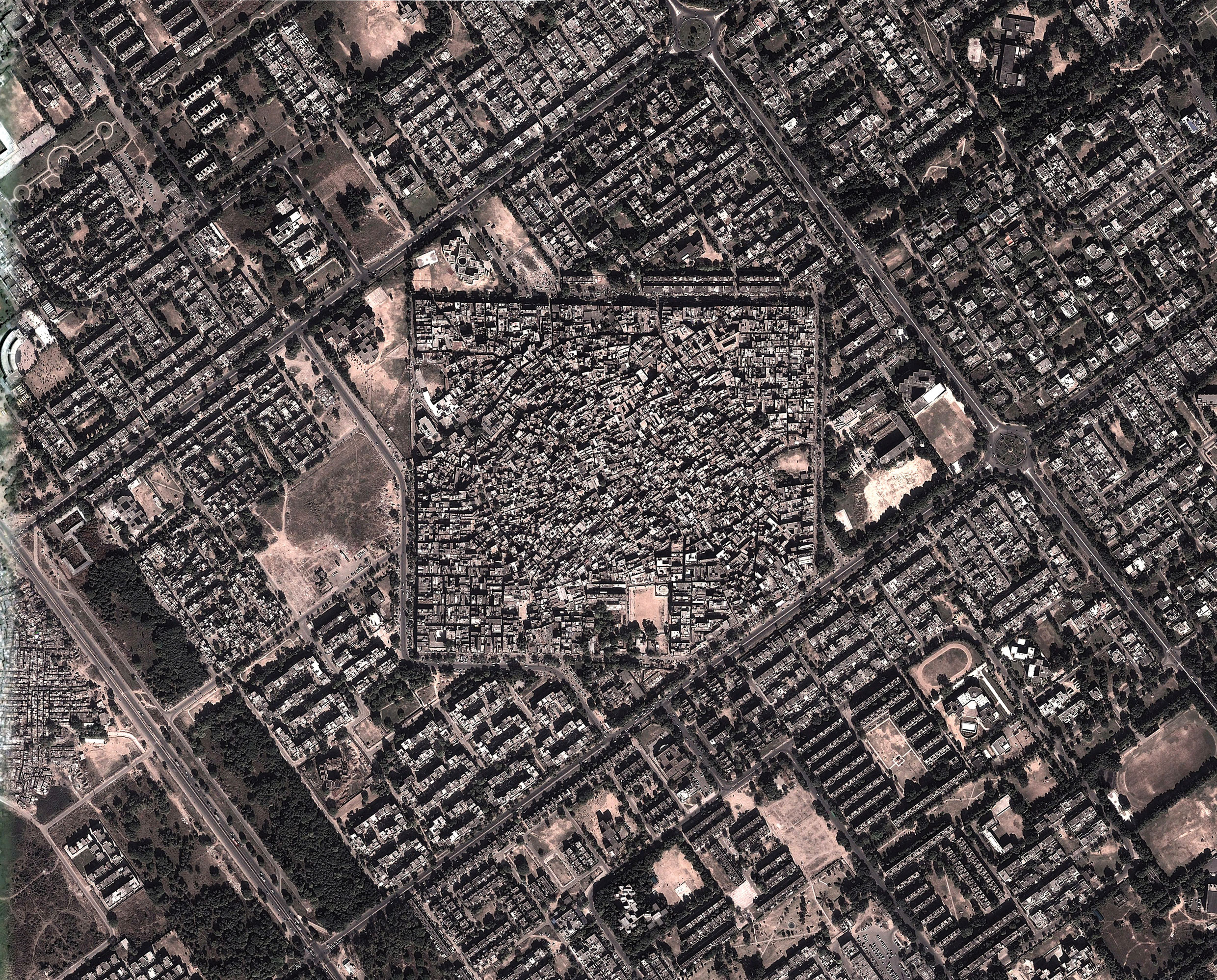 Vue aérienne du village de Burail, Inde (DR)