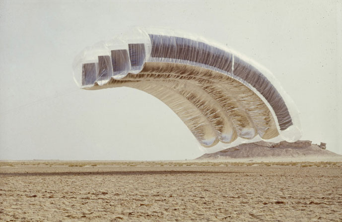 Graham Stevens, Desert Cloud, 1972 (Courtesy Graham Stevens / © Archive photographique FRAC Centre, Orléans)