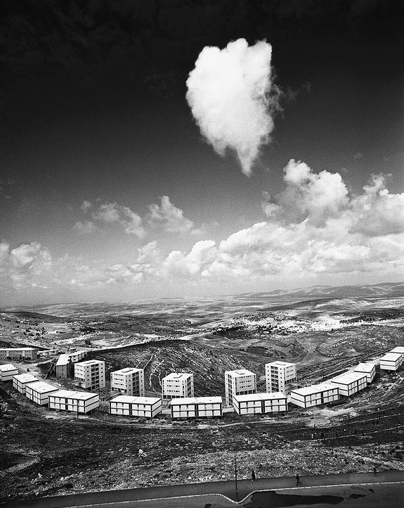 Blocs de logements sociaux dans les hauts de Nazareth, début des années 1960
