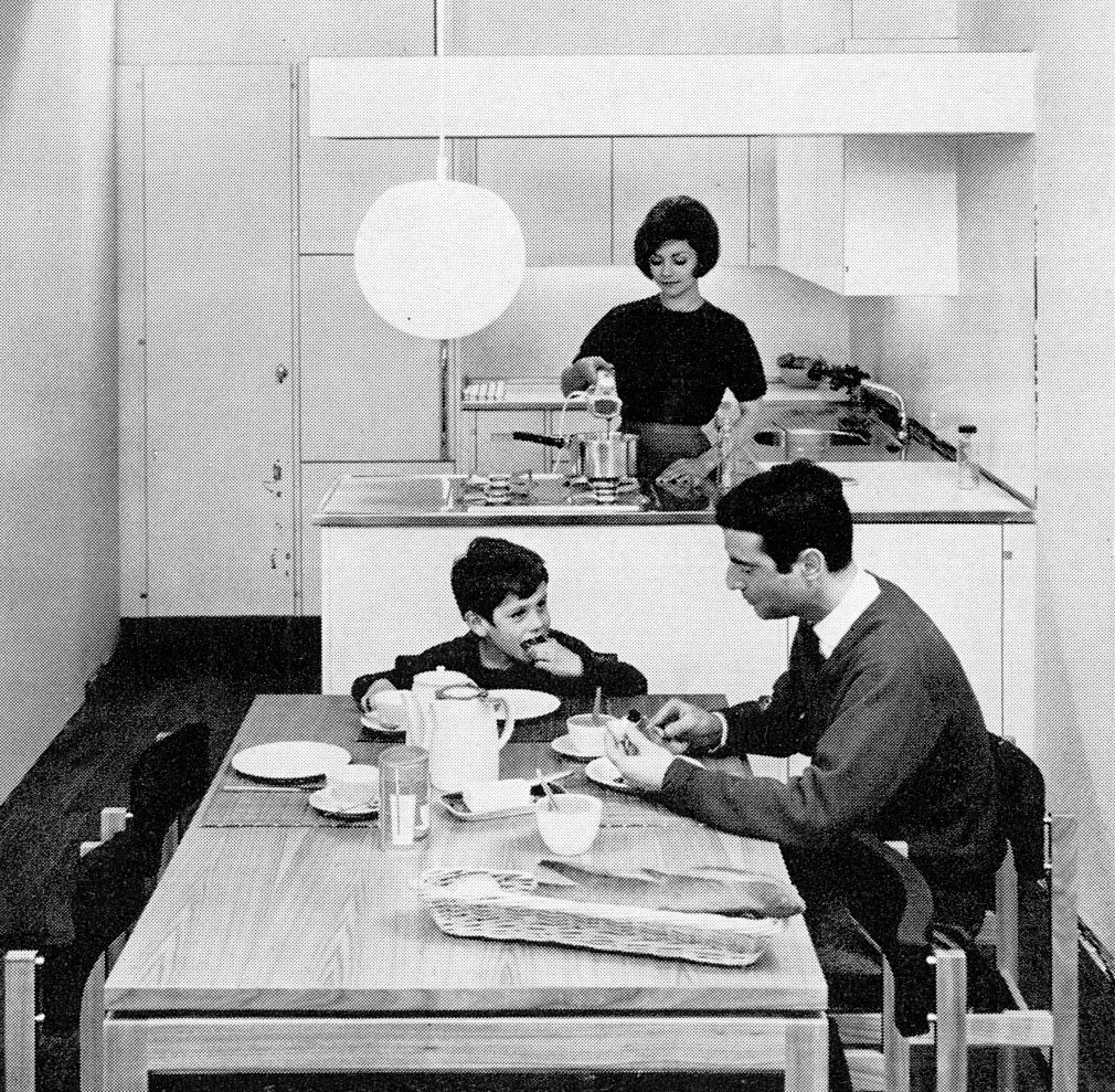 Cuisine ouverte sur coin repas. (Archives fédérales suisses et les photographies réalisées par Achille Weider.)