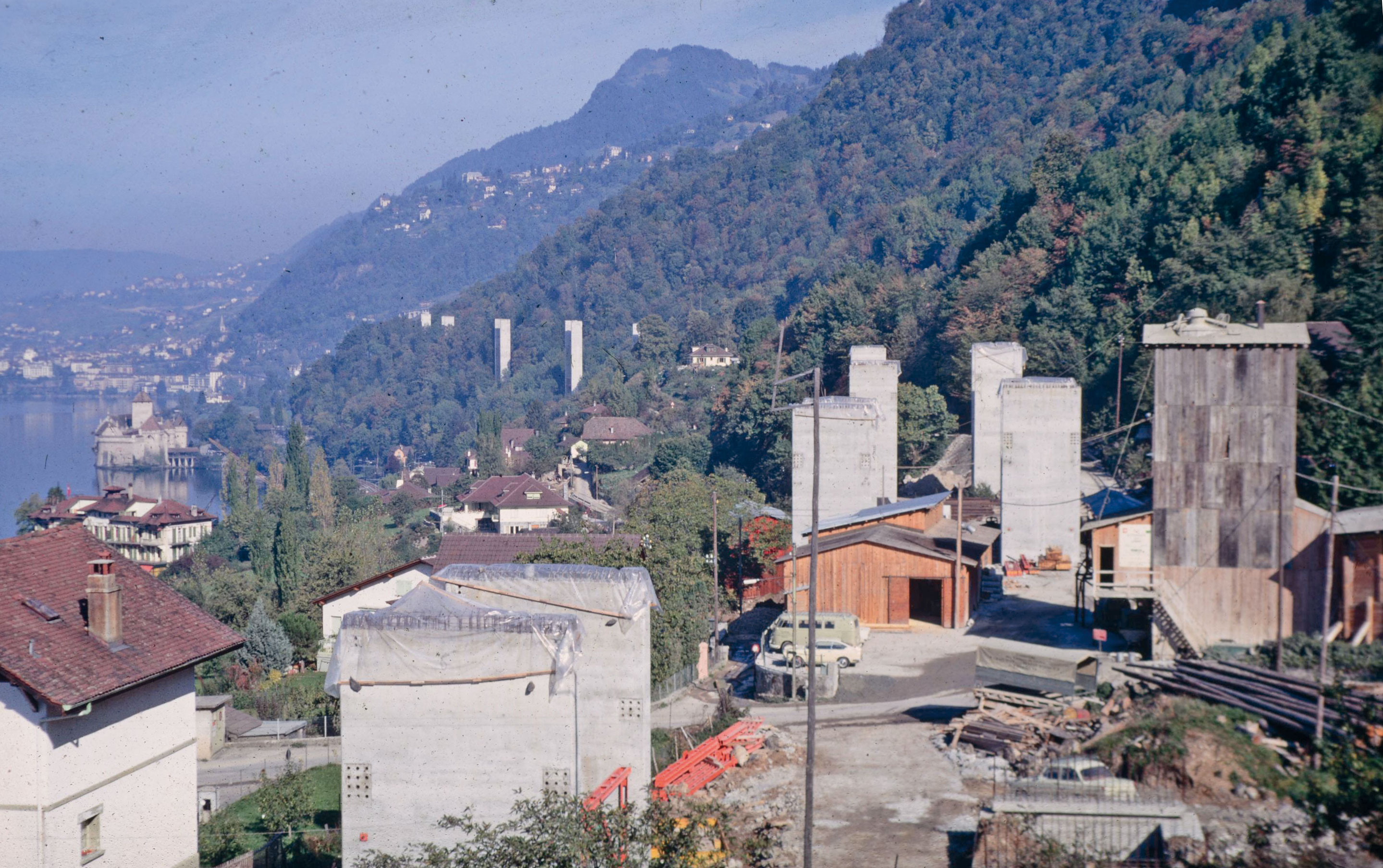 Les piles avant la construction du tablier (MONOD-PIGUET + ASSOCIES IC S.A.)