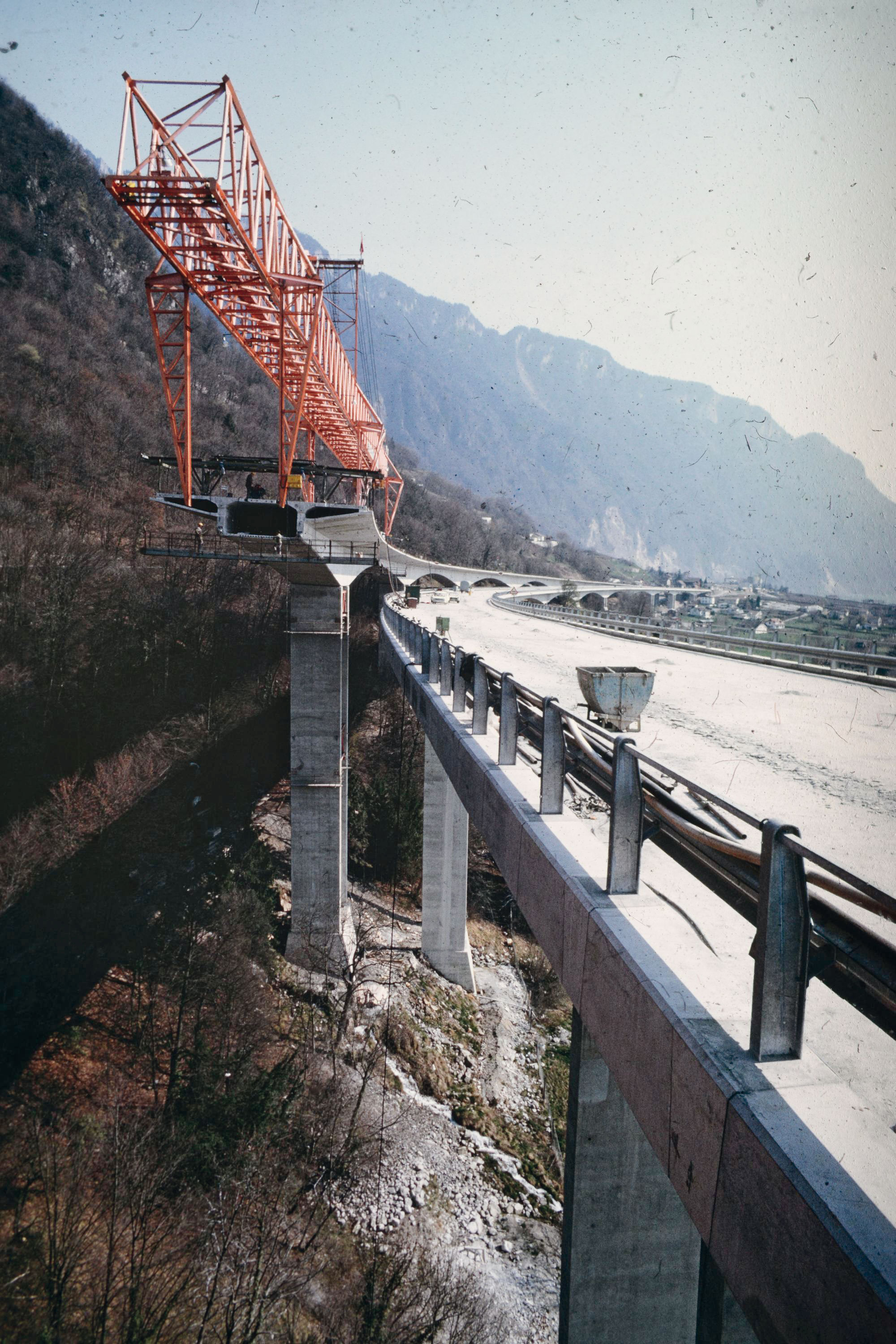 Construction du pont montagne (MONOD-PIGUET + ASSOCIES IC S.A.)